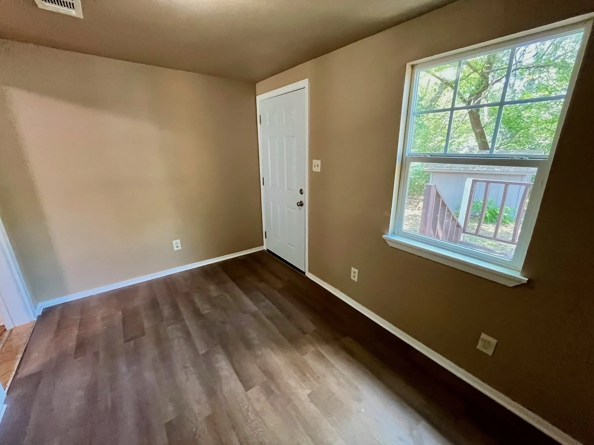 Single Family Residence For Sale in Tarrant County , 7412 Davenport Avenue, Fort Worth, Texas 76116, 2 Bedroom, 1 Bathroom, 1 Garage spaces, 897 Sqft, built in 1947, mls#21324495, Real Estate Agent in Fort Worth, Homes For Sale in Tarrant county, Homes For Sale in Fort Worth, Realtor in Fort Worth Texas, Real Estate Brokerage Independent Realty Texas, Luminita Cordes Realtor