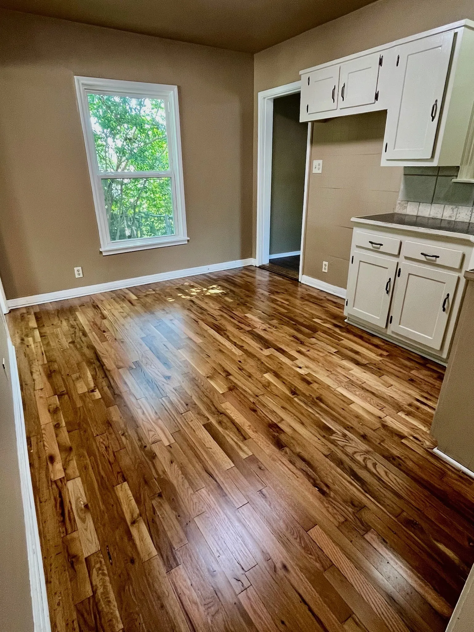 Single Family Residence For Sale in Tarrant County , 7412 Davenport Avenue, Fort Worth, Texas 76116, 2 Bedroom, 1 Bathroom, 1 Garage spaces, 897 Sqft, built in 1947, mls#21324495, Real Estate Agent in Fort Worth, Homes For Sale in Tarrant county, Homes For Sale in Fort Worth, Realtor in Fort Worth Texas, Real Estate Brokerage Independent Realty Texas, Luminita Cordes Realtor