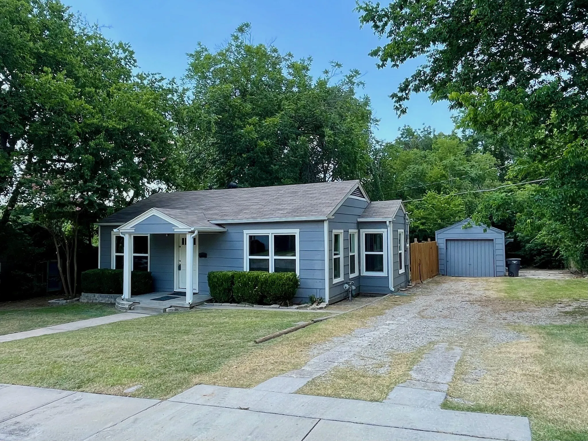 Single Family Residence For Sale in Tarrant County , 7412 Davenport Avenue, Fort Worth, Texas 76116, 2 Bedroom, 1 Bathroom, 1 Garage spaces, 897 Sqft, built in 1947, mls#21324495, Real Estate Agent in Fort Worth, Homes For Sale in Tarrant county, Homes For Sale in Fort Worth, Realtor in Fort Worth Texas, Real Estate Brokerage Independent Realty Texas, Luminita Cordes Realtor