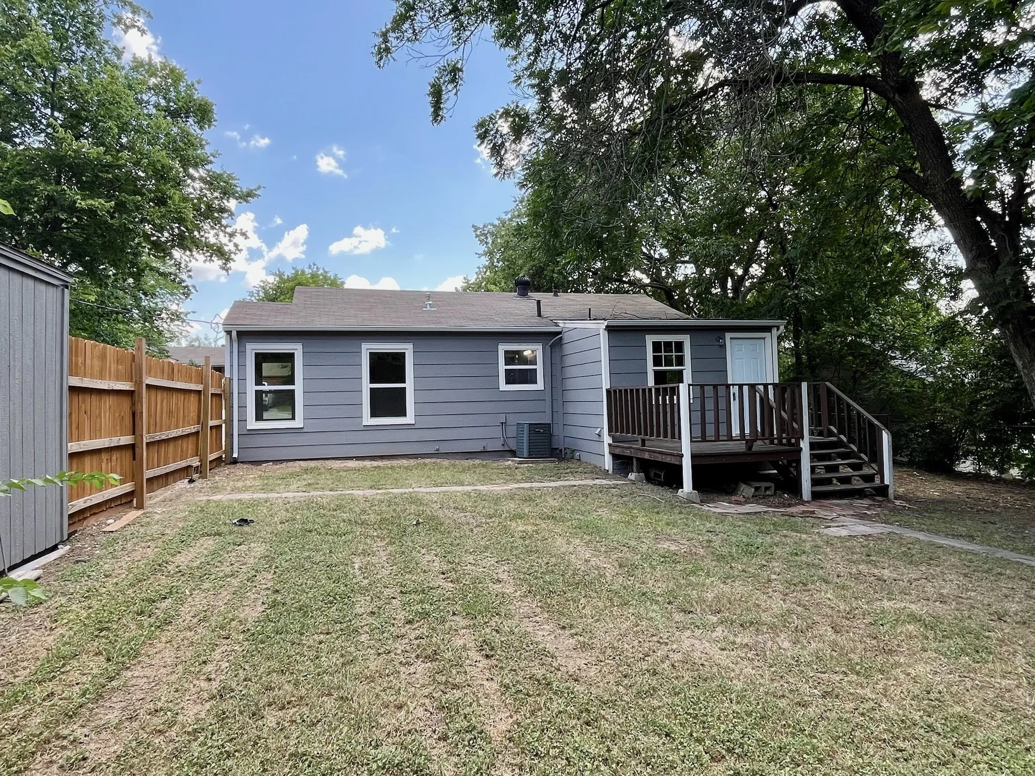Single Family Residence For Sale in Tarrant County , 7412 Davenport Avenue, Fort Worth, Texas 76116, 2 Bedroom, 1 Bathroom, 1 Garage spaces, 897 Sqft, built in 1947, mls#21324495, Real Estate Agent in Fort Worth, Homes For Sale in Tarrant county, Homes For Sale in Fort Worth, Realtor in Fort Worth Texas, Real Estate Brokerage Independent Realty Texas, Luminita Cordes Realtor
