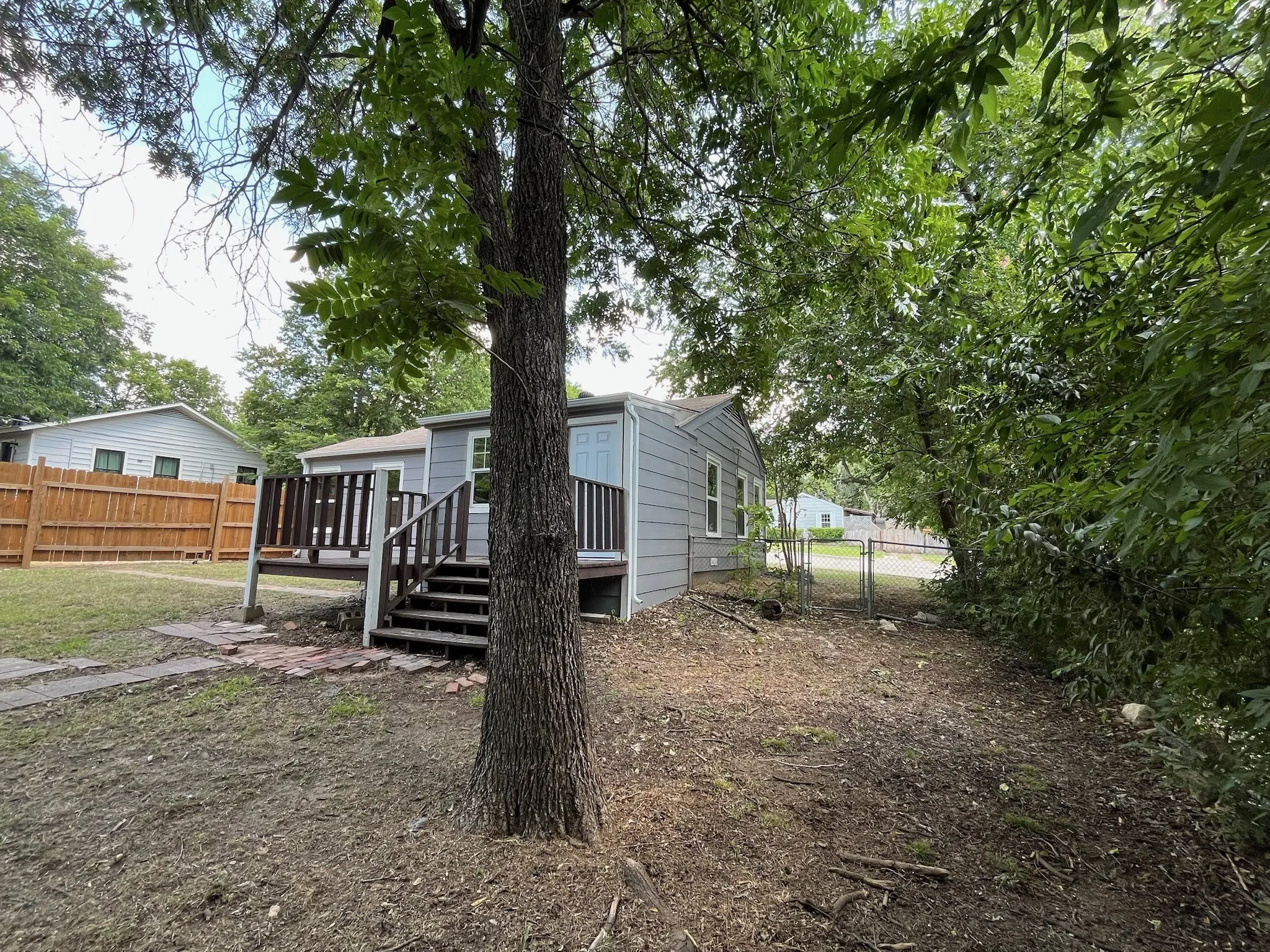Single Family Residence For Sale in Tarrant County , 7412 Davenport Avenue, Fort Worth, Texas 76116, 2 Bedroom, 1 Bathroom, 1 Garage spaces, 897 Sqft, built in 1947, mls#21324495, Real Estate Agent in Fort Worth, Homes For Sale in Tarrant county, Homes For Sale in Fort Worth, Realtor in Fort Worth Texas, Real Estate Brokerage Independent Realty Texas, Luminita Cordes Realtor