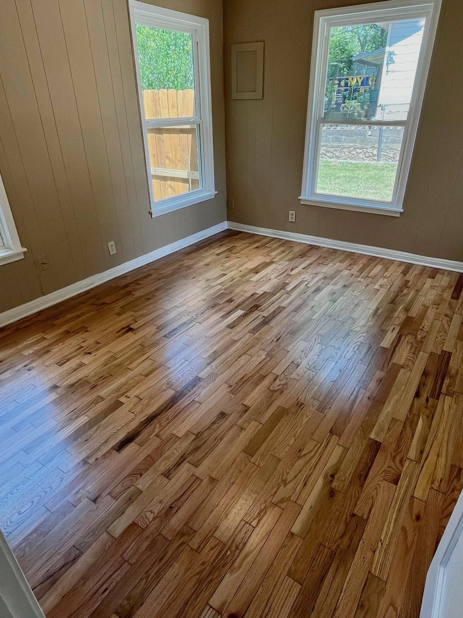 Single Family Residence For Sale in Tarrant County , 7412 Davenport Avenue, Fort Worth, Texas 76116, 2 Bedroom, 1 Bathroom, 1 Garage spaces, 897 Sqft, built in 1947, mls#21324495, Real Estate Agent in Fort Worth, Homes For Sale in Tarrant county, Homes For Sale in Fort Worth, Realtor in Fort Worth Texas, Real Estate Brokerage Independent Realty Texas, Luminita Cordes Realtor