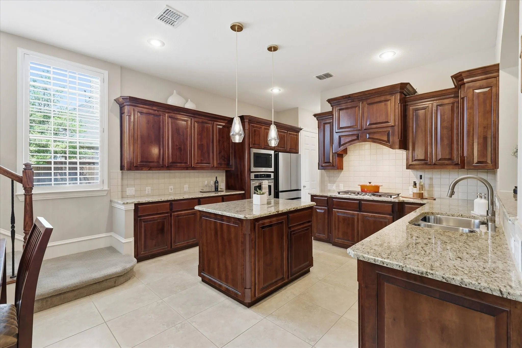 Single Family Residence For Sale in Collin County , 901 Foxworth Court, Allen, Texas 75013, 4 Bedroom, 4 Bathroom, 3 Garage spaces, 4,077 Sqft, built in 2006, mls#21324119, Real Estate Agent in Allen, Homes For Sale in Collin county, Homes For Sale in Allen, Realtor in Allen Texas, Real Estate Brokerage Independent Realty Texas, Luminita Cordes Realtor