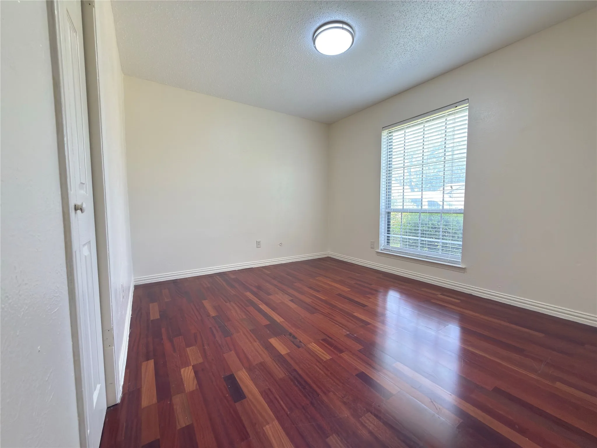 Single Family Residence For Sale in Dallas County , 5218 Barcelona Drive, Garland, Texas 75043, 4 Bedroom, 2 Bathroom, 2 Garage spaces, 2,076 Sqft, built in 1974, mls#21324474, Real Estate Agent in Garland, Homes For Sale in Dallas county, Homes For Sale in Garland, Realtor in Garland Texas, Real Estate Brokerage Independent Realty Texas, Luminita Cordes Realtor