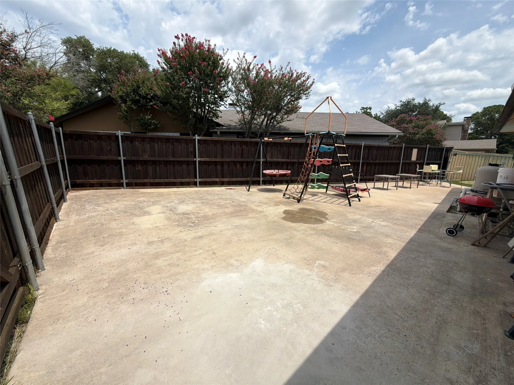 Single Family Residence For Sale in Dallas County , 5218 Barcelona Drive, Garland, Texas 75043, 4 Bedroom, 2 Bathroom, 2 Garage spaces, 2,076 Sqft, built in 1974, mls#21324474, Real Estate Agent in Garland, Homes For Sale in Dallas county, Homes For Sale in Garland, Realtor in Garland Texas, Real Estate Brokerage Independent Realty Texas, Luminita Cordes Realtor