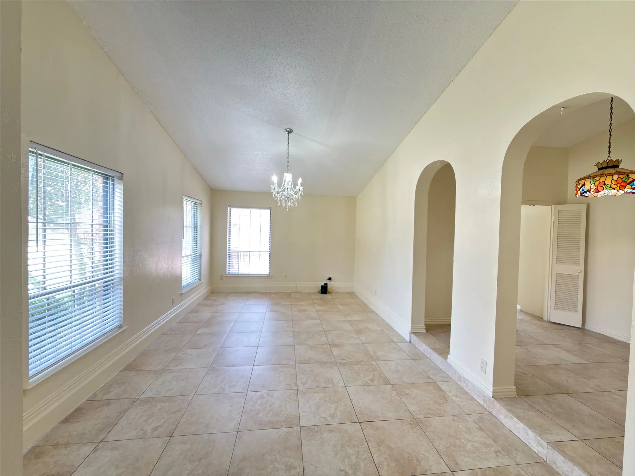 Single Family Residence For Sale in Dallas County , 5218 Barcelona Drive, Garland, Texas 75043, 4 Bedroom, 2 Bathroom, 2 Garage spaces, 2,076 Sqft, built in 1974, mls#21324474, Real Estate Agent in Garland, Homes For Sale in Dallas county, Homes For Sale in Garland, Realtor in Garland Texas, Real Estate Brokerage Independent Realty Texas, Luminita Cordes Realtor