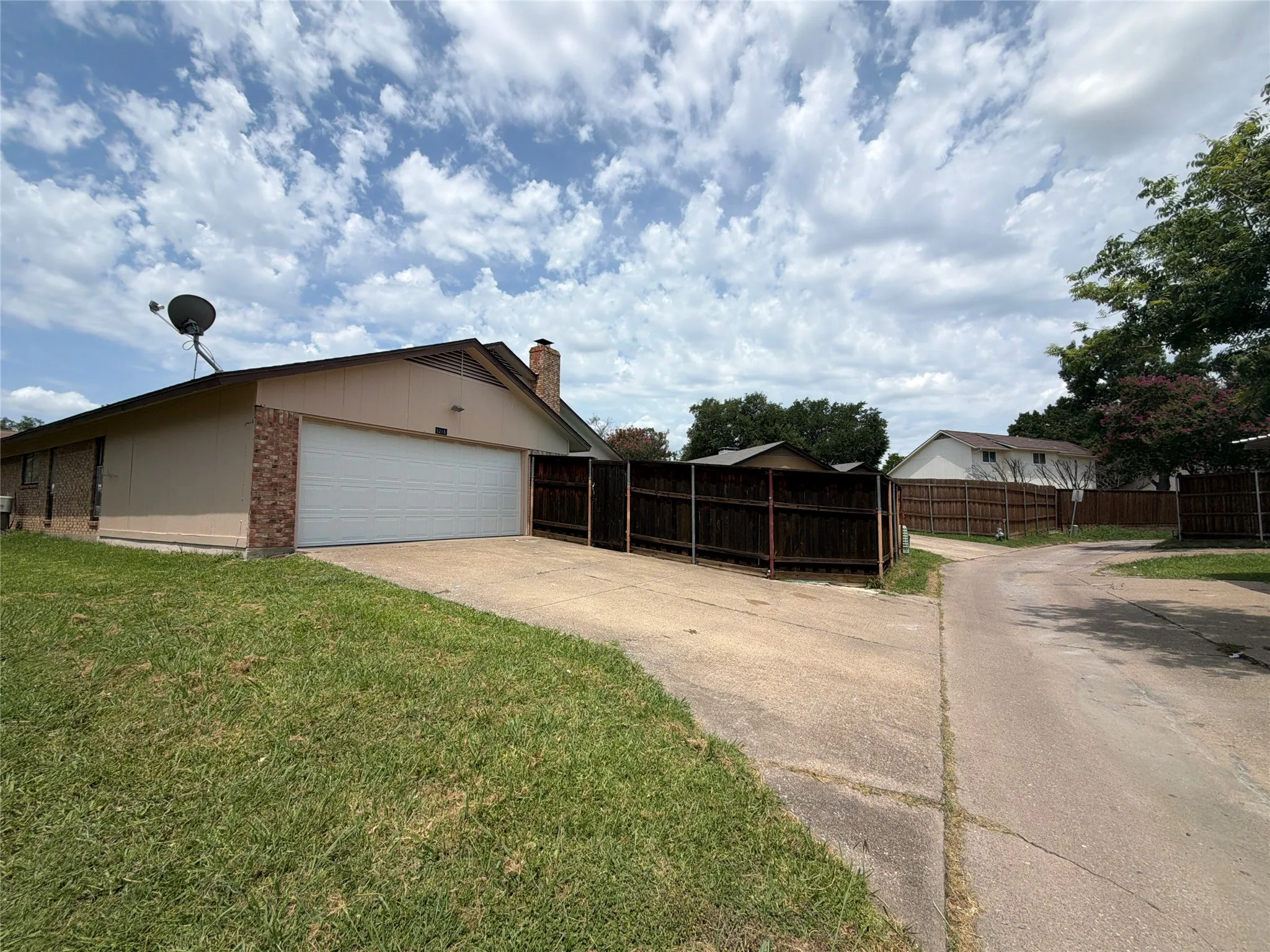 Single Family Residence For Sale in Dallas County , 5218 Barcelona Drive, Garland, Texas 75043, 4 Bedroom, 2 Bathroom, 2 Garage spaces, 2,076 Sqft, built in 1974, mls#21324474, Real Estate Agent in Garland, Homes For Sale in Dallas county, Homes For Sale in Garland, Realtor in Garland Texas, Real Estate Brokerage Independent Realty Texas, Luminita Cordes Realtor