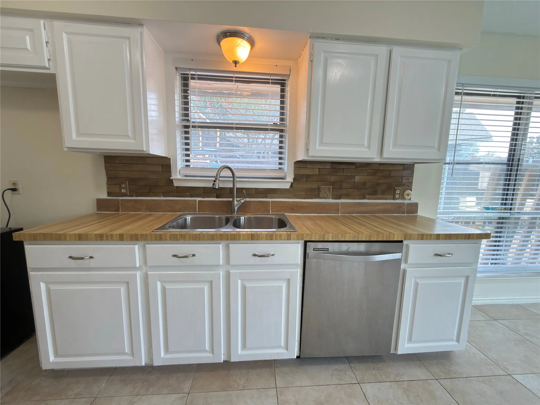 Single Family Residence For Sale in Dallas County , 5218 Barcelona Drive, Garland, Texas 75043, 4 Bedroom, 2 Bathroom, 2 Garage spaces, 2,076 Sqft, built in 1974, mls#21324474, Real Estate Agent in Garland, Homes For Sale in Dallas county, Homes For Sale in Garland, Realtor in Garland Texas, Real Estate Brokerage Independent Realty Texas, Luminita Cordes Realtor