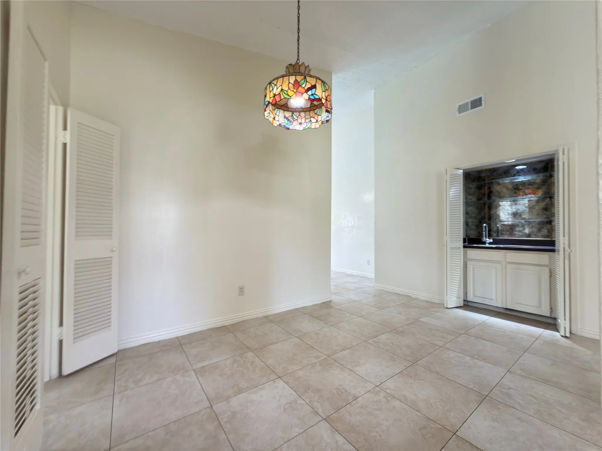 Single Family Residence For Sale in Dallas County , 5218 Barcelona Drive, Garland, Texas 75043, 4 Bedroom, 2 Bathroom, 2 Garage spaces, 2,076 Sqft, built in 1974, mls#21324474, Real Estate Agent in Garland, Homes For Sale in Dallas county, Homes For Sale in Garland, Realtor in Garland Texas, Real Estate Brokerage Independent Realty Texas, Luminita Cordes Realtor