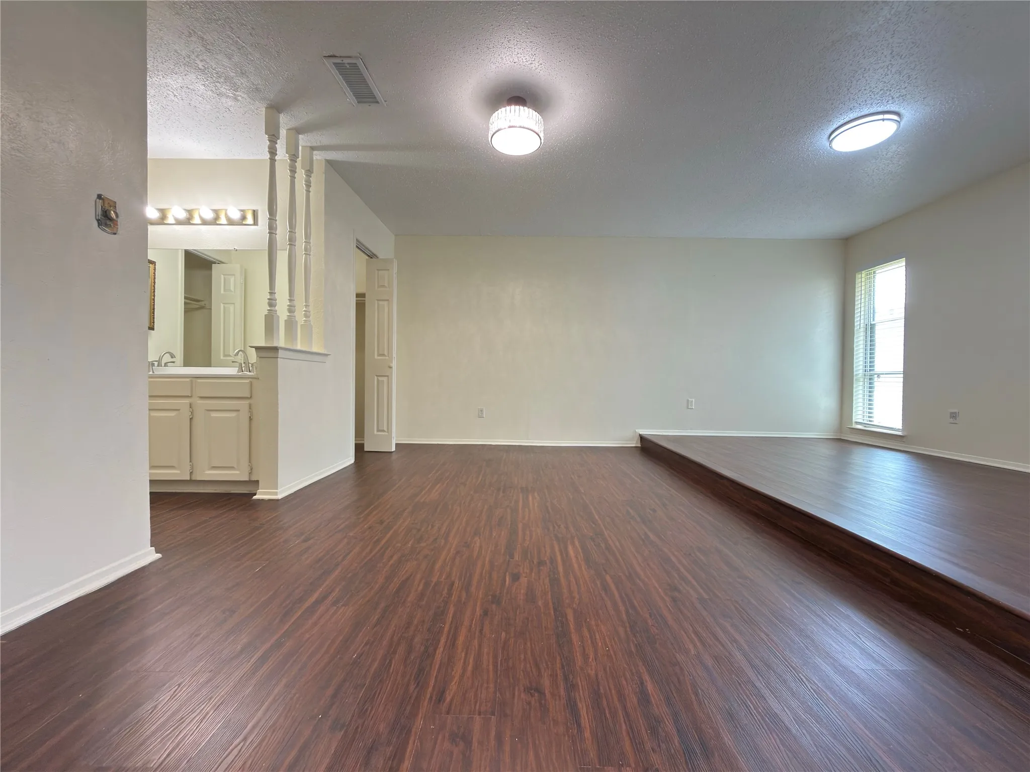 Single Family Residence For Sale in Dallas County , 5218 Barcelona Drive, Garland, Texas 75043, 4 Bedroom, 2 Bathroom, 2 Garage spaces, 2,076 Sqft, built in 1974, mls#21324474, Real Estate Agent in Garland, Homes For Sale in Dallas county, Homes For Sale in Garland, Realtor in Garland Texas, Real Estate Brokerage Independent Realty Texas, Luminita Cordes Realtor
