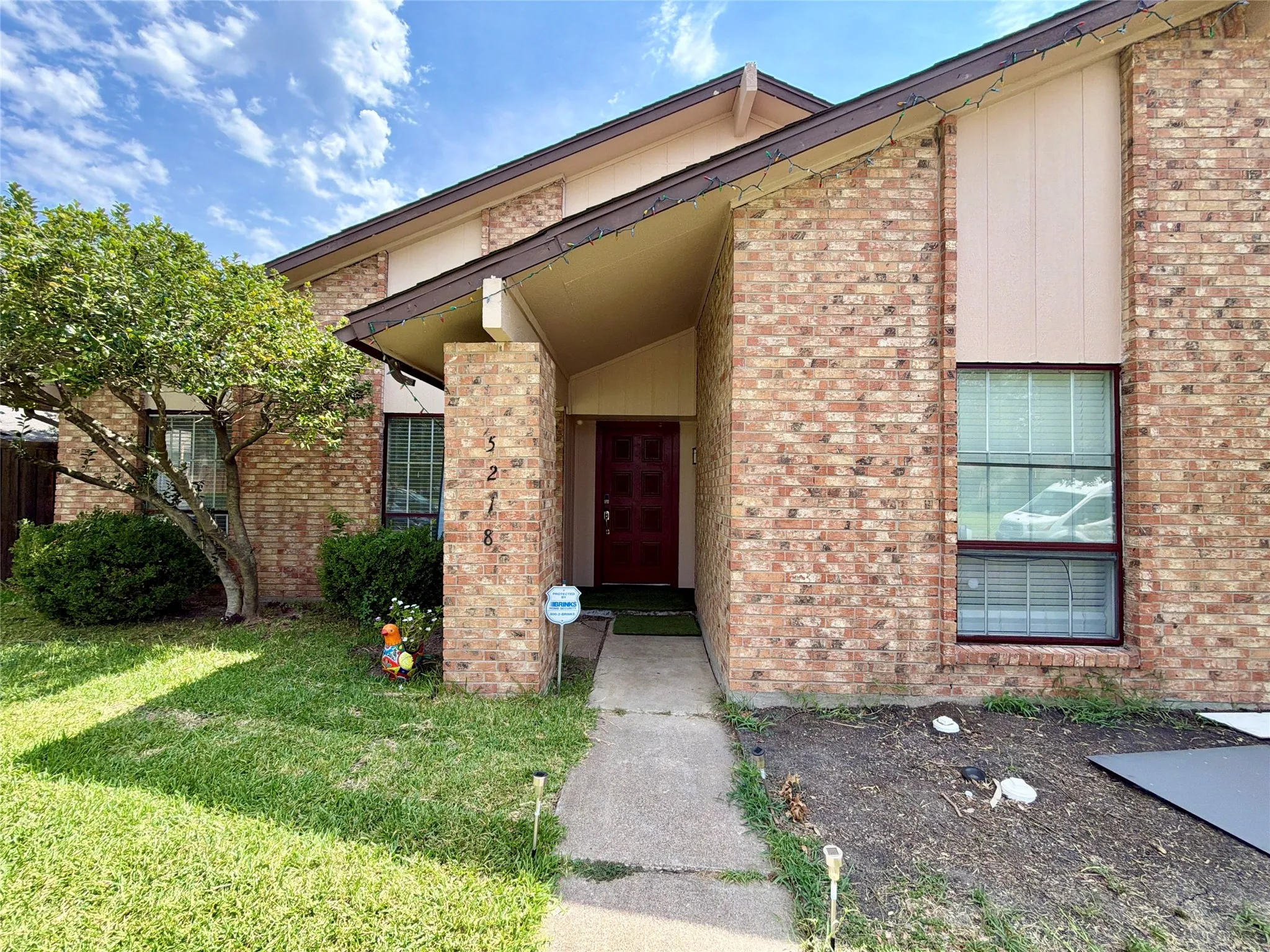 Single Family Residence For Sale in Dallas County , 5218 Barcelona Drive, Garland, Texas 75043, 4 Bedroom, 2 Bathroom, 2 Garage spaces, 2,076 Sqft, built in 1974, mls#21324474, Real Estate Agent in Garland, Homes For Sale in Dallas county, Homes For Sale in Garland, Realtor in Garland Texas, Real Estate Brokerage Independent Realty Texas, Luminita Cordes Realtor