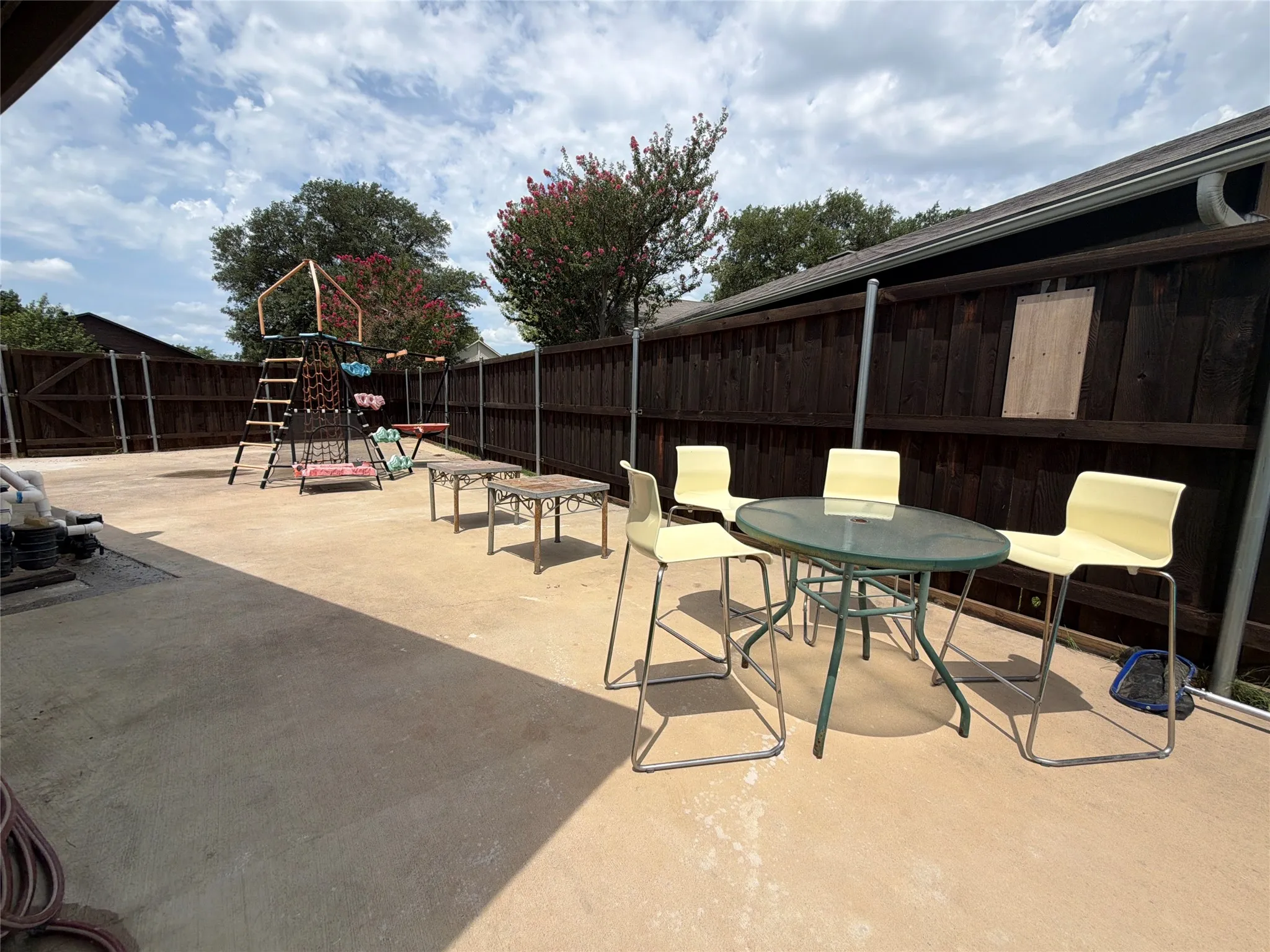 Single Family Residence For Sale in Dallas County , 5218 Barcelona Drive, Garland, Texas 75043, 4 Bedroom, 2 Bathroom, 2 Garage spaces, 2,076 Sqft, built in 1974, mls#21324474, Real Estate Agent in Garland, Homes For Sale in Dallas county, Homes For Sale in Garland, Realtor in Garland Texas, Real Estate Brokerage Independent Realty Texas, Luminita Cordes Realtor