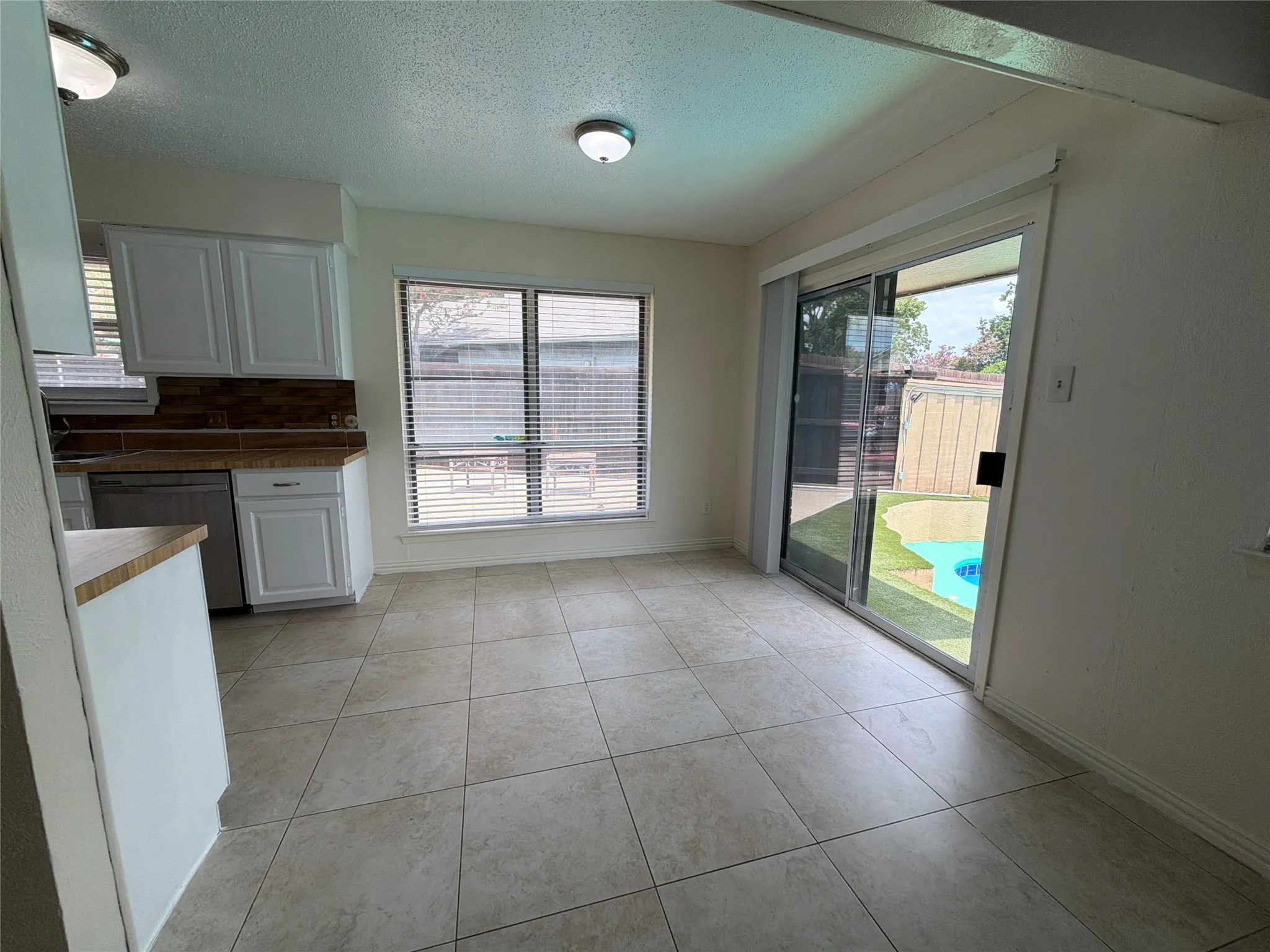 Single Family Residence For Sale in Dallas County , 5218 Barcelona Drive, Garland, Texas 75043, 4 Bedroom, 2 Bathroom, 2 Garage spaces, 2,076 Sqft, built in 1974, mls#21324474, Real Estate Agent in Garland, Homes For Sale in Dallas county, Homes For Sale in Garland, Realtor in Garland Texas, Real Estate Brokerage Independent Realty Texas, Luminita Cordes Realtor