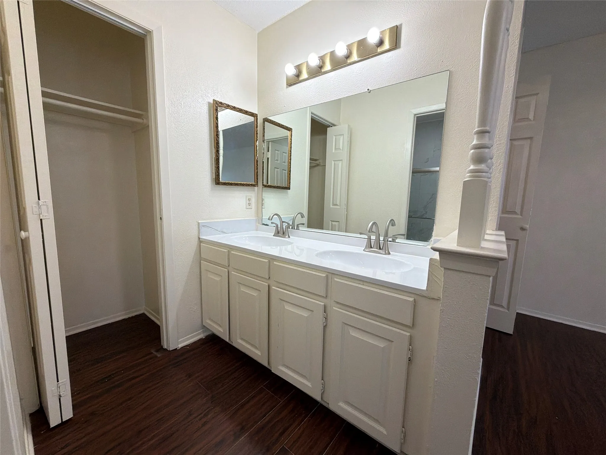 Single Family Residence For Sale in Dallas County , 5218 Barcelona Drive, Garland, Texas 75043, 4 Bedroom, 2 Bathroom, 2 Garage spaces, 2,076 Sqft, built in 1974, mls#21324474, Real Estate Agent in Garland, Homes For Sale in Dallas county, Homes For Sale in Garland, Realtor in Garland Texas, Real Estate Brokerage Independent Realty Texas, Luminita Cordes Realtor