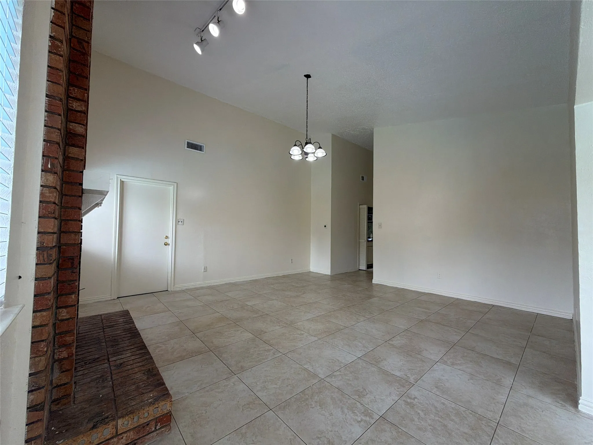 Single Family Residence For Sale in Dallas County , 5218 Barcelona Drive, Garland, Texas 75043, 4 Bedroom, 2 Bathroom, 2 Garage spaces, 2,076 Sqft, built in 1974, mls#21324474, Real Estate Agent in Garland, Homes For Sale in Dallas county, Homes For Sale in Garland, Realtor in Garland Texas, Real Estate Brokerage Independent Realty Texas, Luminita Cordes Realtor