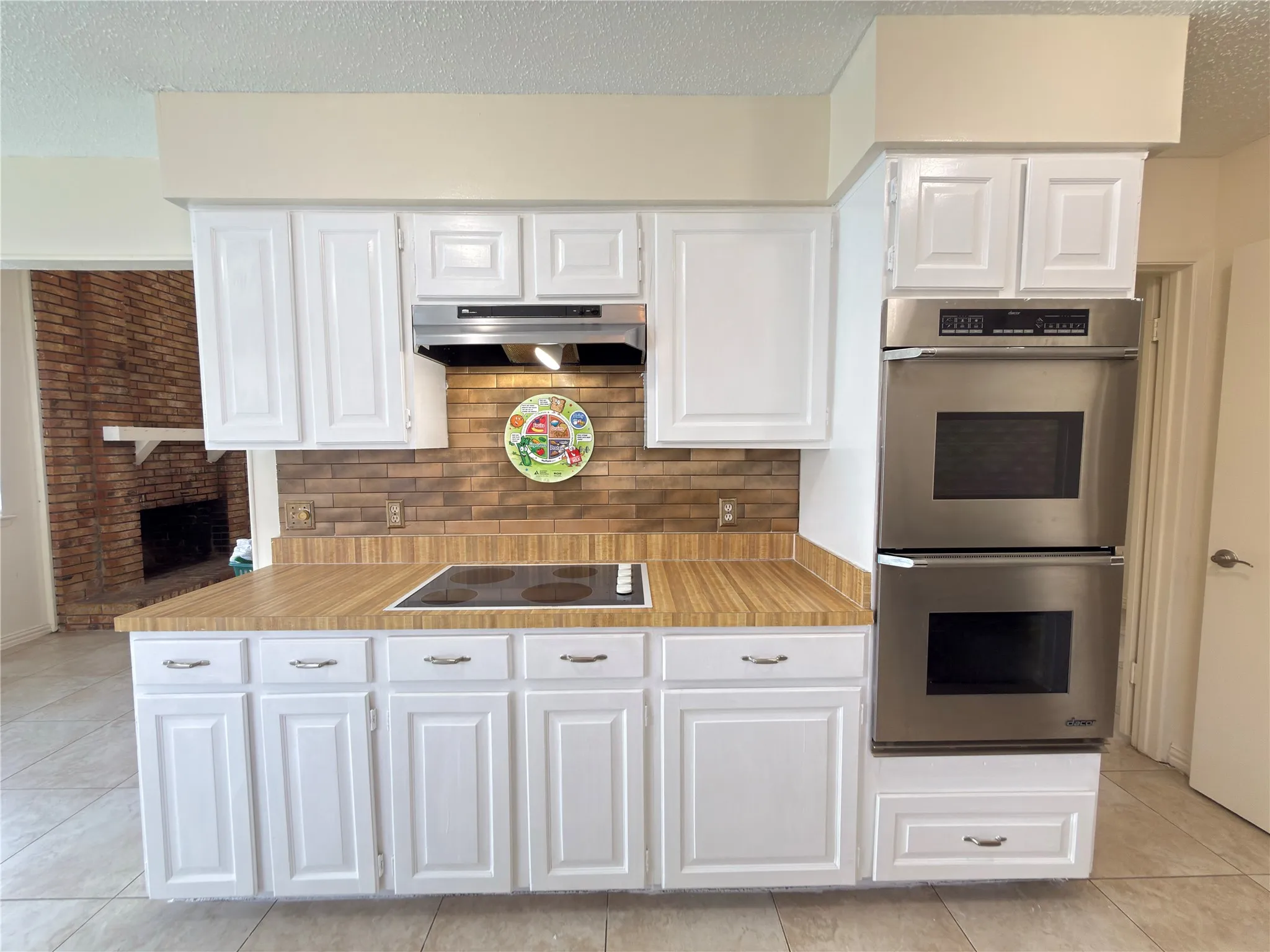 Single Family Residence For Sale in Dallas County , 5218 Barcelona Drive, Garland, Texas 75043, 4 Bedroom, 2 Bathroom, 2 Garage spaces, 2,076 Sqft, built in 1974, mls#21324474, Real Estate Agent in Garland, Homes For Sale in Dallas county, Homes For Sale in Garland, Realtor in Garland Texas, Real Estate Brokerage Independent Realty Texas, Luminita Cordes Realtor