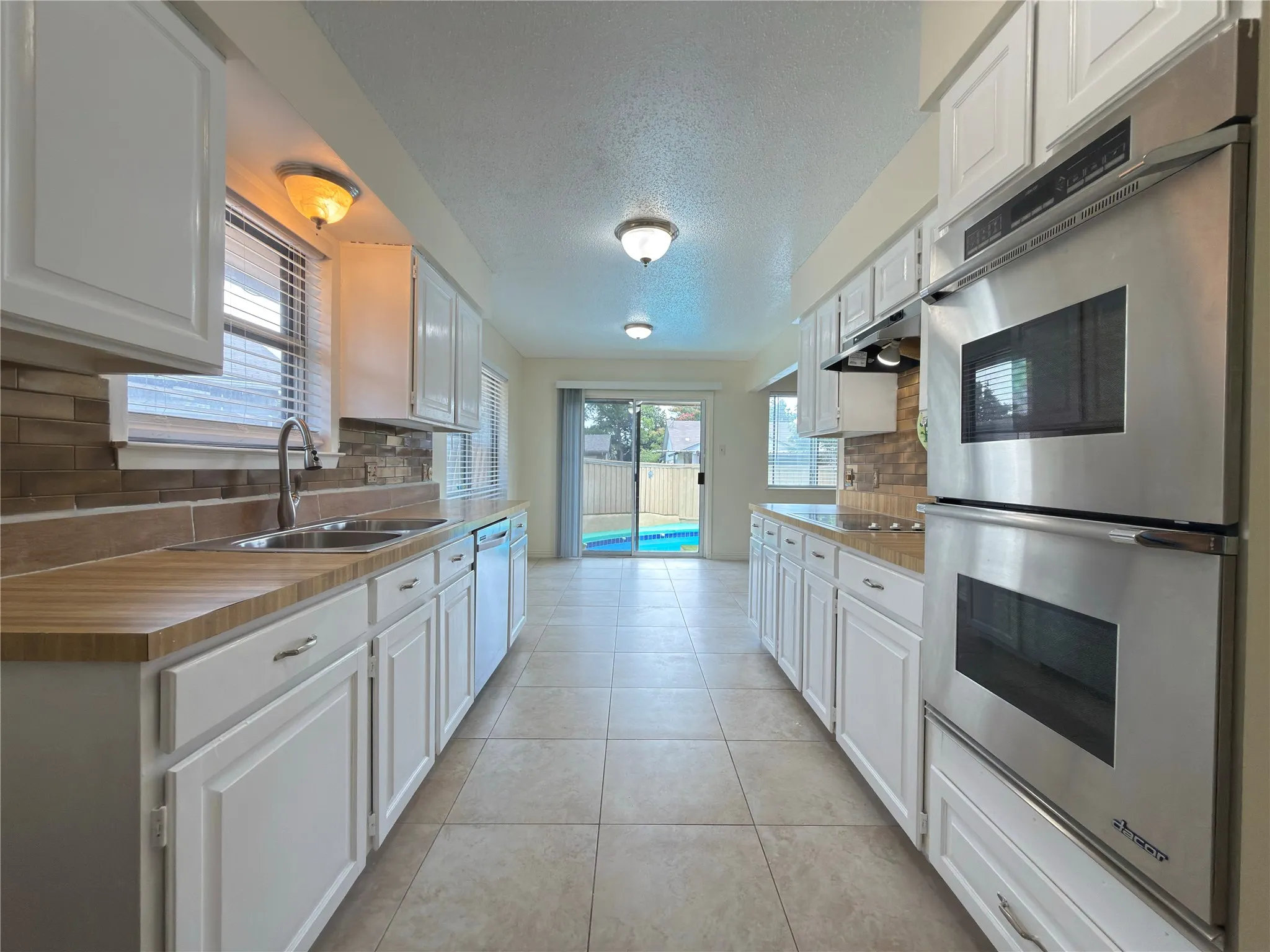 Single Family Residence For Sale in Dallas County , 5218 Barcelona Drive, Garland, Texas 75043, 4 Bedroom, 2 Bathroom, 2 Garage spaces, 2,076 Sqft, built in 1974, mls#21324474, Real Estate Agent in Garland, Homes For Sale in Dallas county, Homes For Sale in Garland, Realtor in Garland Texas, Real Estate Brokerage Independent Realty Texas, Luminita Cordes Realtor