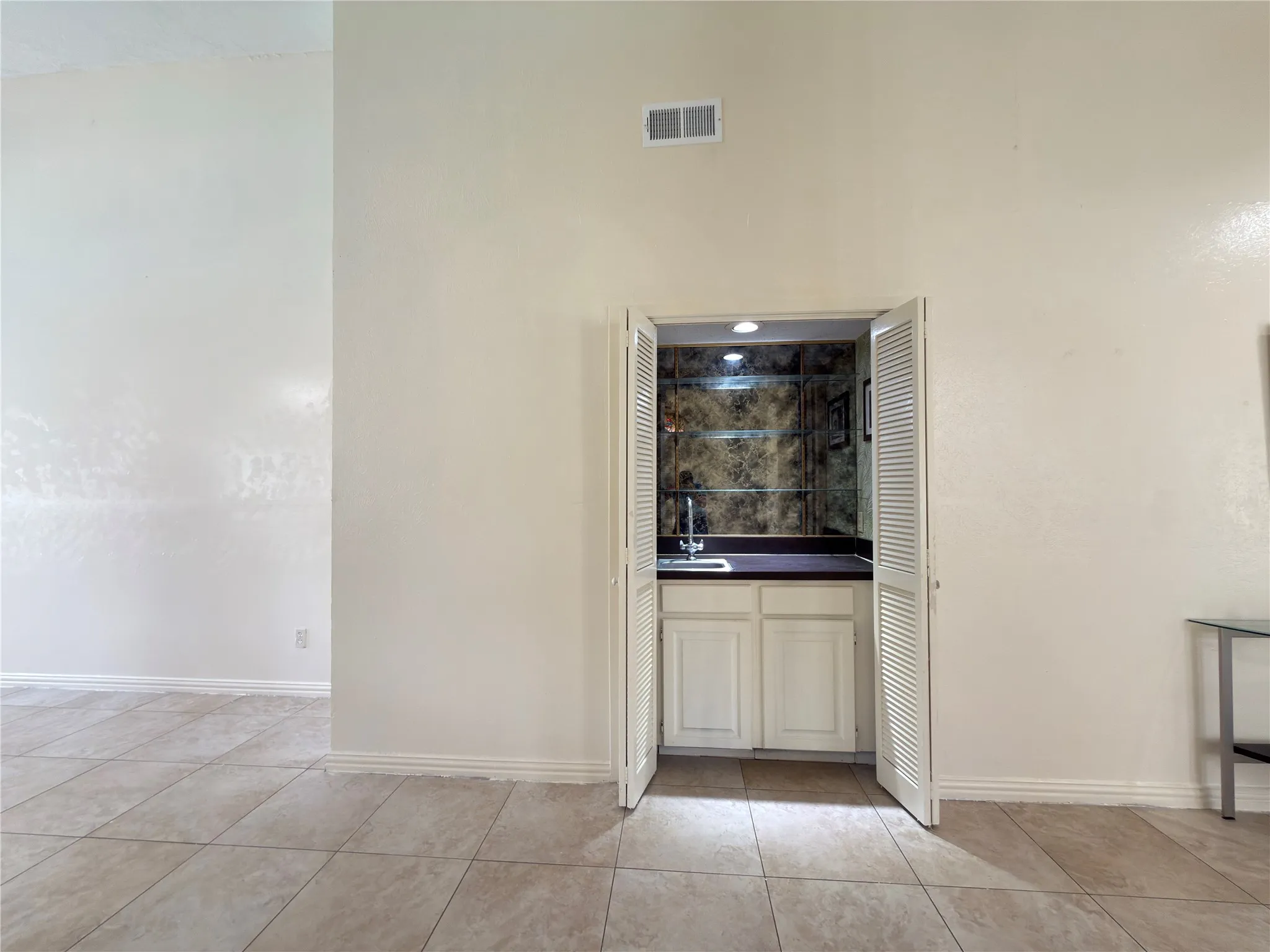 Single Family Residence For Sale in Dallas County , 5218 Barcelona Drive, Garland, Texas 75043, 4 Bedroom, 2 Bathroom, 2 Garage spaces, 2,076 Sqft, built in 1974, mls#21324474, Real Estate Agent in Garland, Homes For Sale in Dallas county, Homes For Sale in Garland, Realtor in Garland Texas, Real Estate Brokerage Independent Realty Texas, Luminita Cordes Realtor