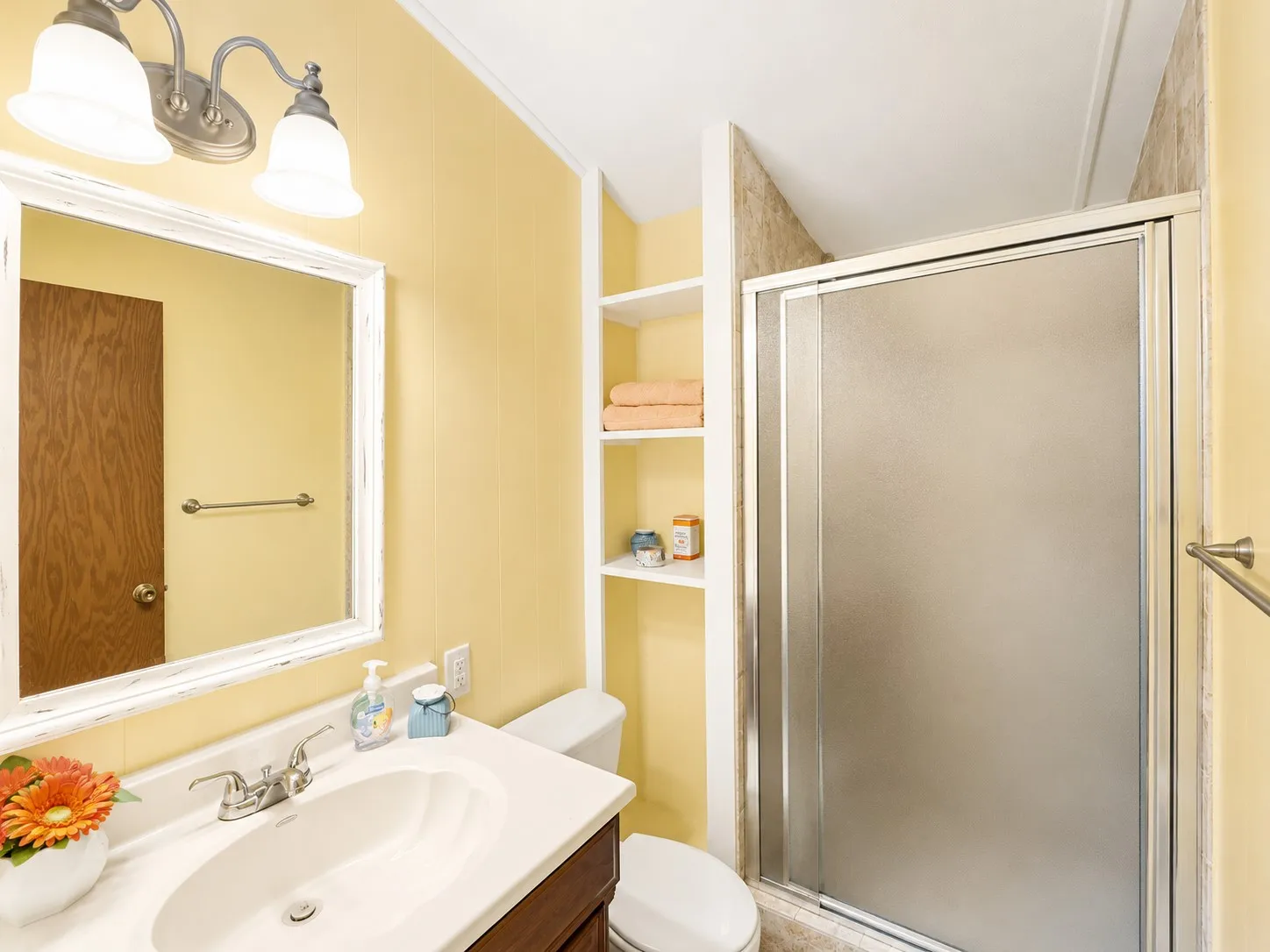 Single Family Residence For Sale in Smith County , 17160 Lakeview Drive, Flint, Texas 75762, 4 Bedroom, 2 Bathroom, Garage spaces, 1,800 Sqft, built in 1985, mls#21324543, Real Estate Agent in Flint, Homes For Sale in Smith county, Homes For Sale in Flint, Realtor in Flint Texas, Real Estate Brokerage Independent Realty Texas, Luminita Cordes Realtor