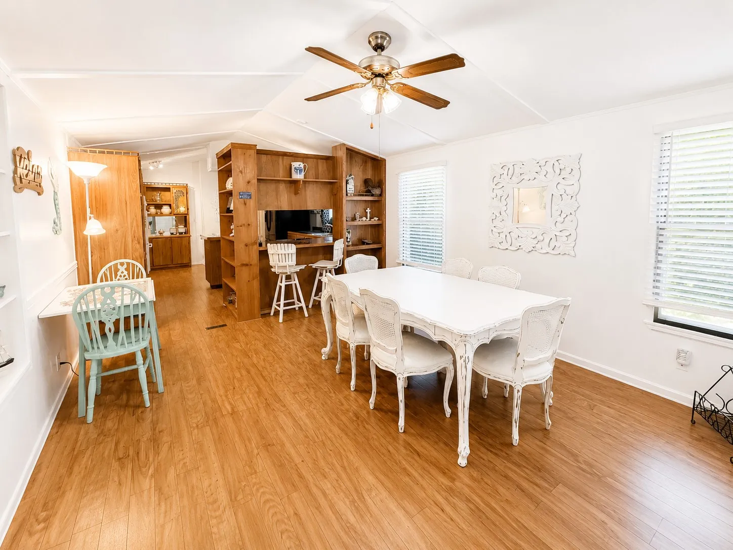 Single Family Residence For Sale in Smith County , 17160 Lakeview Drive, Flint, Texas 75762, 4 Bedroom, 2 Bathroom, Garage spaces, 1,800 Sqft, built in 1985, mls#21324543, Real Estate Agent in Flint, Homes For Sale in Smith county, Homes For Sale in Flint, Realtor in Flint Texas, Real Estate Brokerage Independent Realty Texas, Luminita Cordes Realtor