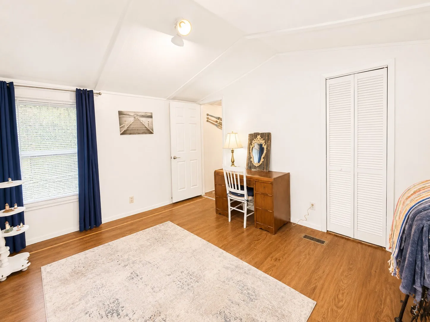 Single Family Residence For Sale in Smith County , 17160 Lakeview Drive, Flint, Texas 75762, 4 Bedroom, 2 Bathroom, Garage spaces, 1,800 Sqft, built in 1985, mls#21324543, Real Estate Agent in Flint, Homes For Sale in Smith county, Homes For Sale in Flint, Realtor in Flint Texas, Real Estate Brokerage Independent Realty Texas, Luminita Cordes Realtor