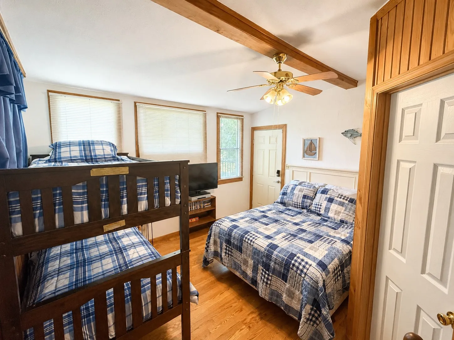 Single Family Residence For Sale in Smith County , 17160 Lakeview Drive, Flint, Texas 75762, 4 Bedroom, 2 Bathroom, Garage spaces, 1,800 Sqft, built in 1985, mls#21324543, Real Estate Agent in Flint, Homes For Sale in Smith county, Homes For Sale in Flint, Realtor in Flint Texas, Real Estate Brokerage Independent Realty Texas, Luminita Cordes Realtor