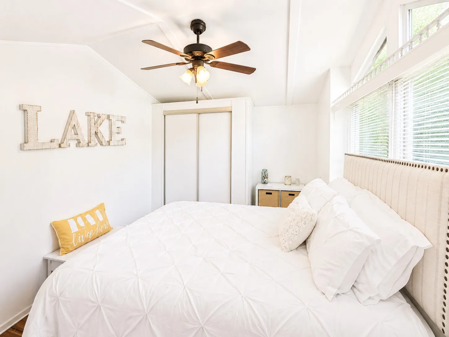 Single Family Residence For Sale in Smith County , 17160 Lakeview Drive, Flint, Texas 75762, 4 Bedroom, 2 Bathroom, Garage spaces, 1,800 Sqft, built in 1985, mls#21324543, Real Estate Agent in Flint, Homes For Sale in Smith county, Homes For Sale in Flint, Realtor in Flint Texas, Real Estate Brokerage Independent Realty Texas, Luminita Cordes Realtor