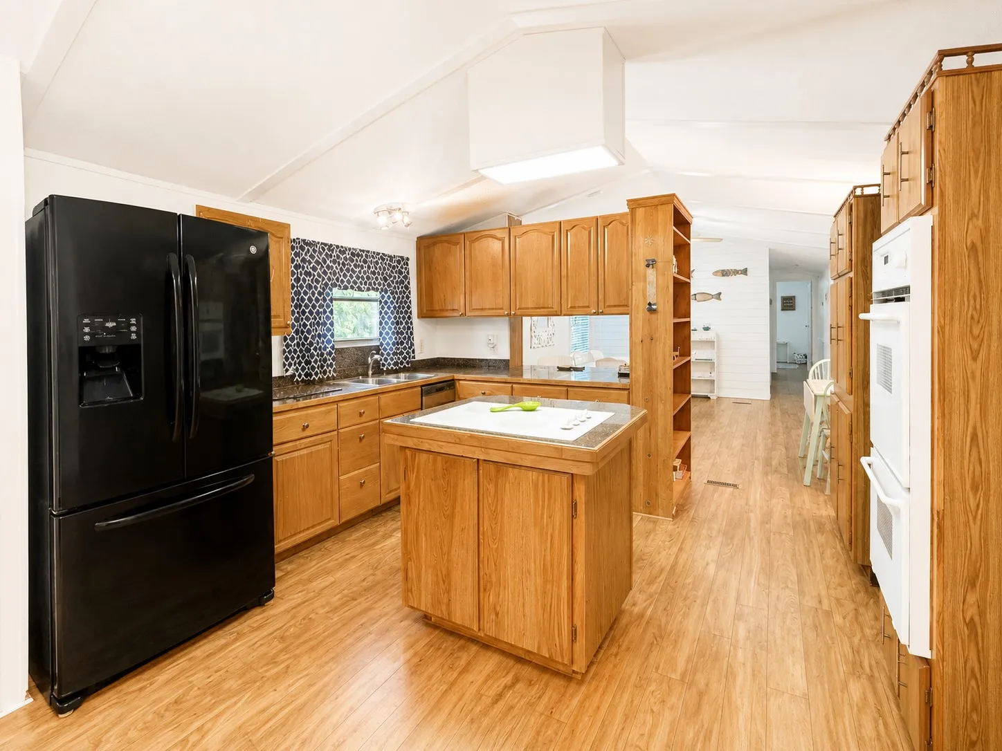 Single Family Residence For Sale in Smith County , 17160 Lakeview Drive, Flint, Texas 75762, 4 Bedroom, 2 Bathroom, Garage spaces, 1,800 Sqft, built in 1985, mls#21324543, Real Estate Agent in Flint, Homes For Sale in Smith county, Homes For Sale in Flint, Realtor in Flint Texas, Real Estate Brokerage Independent Realty Texas, Luminita Cordes Realtor