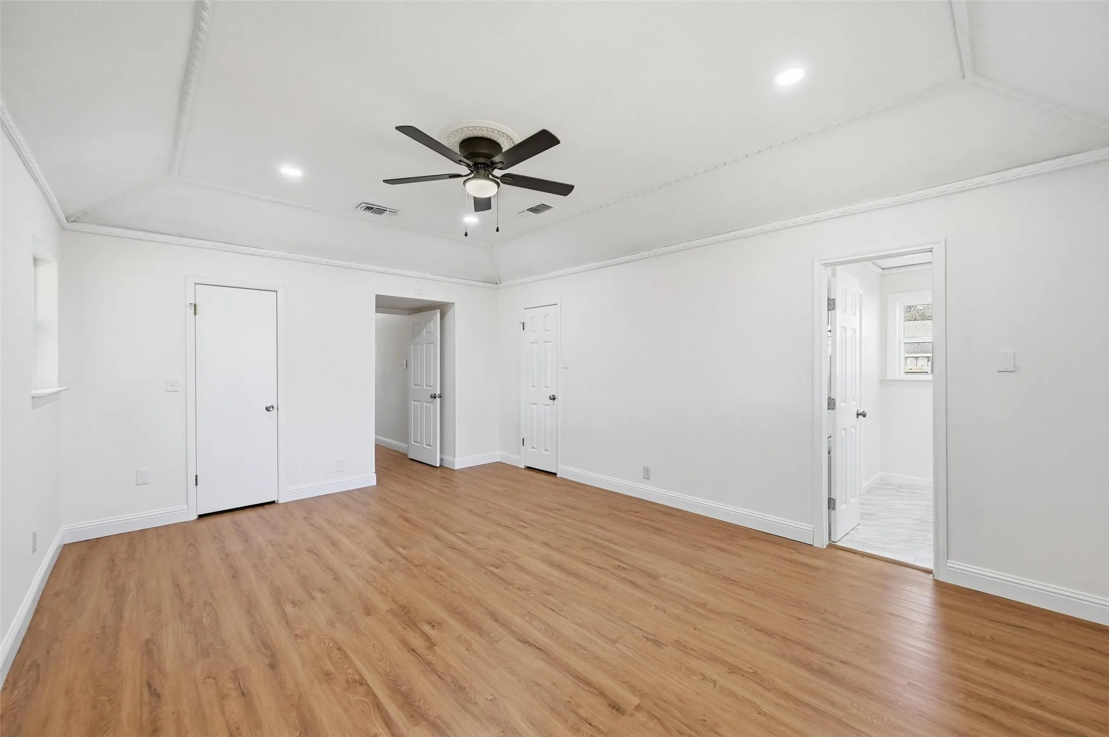 Single Family Residence For Sale in Tarrant County , 3301 Peachtree Lane, Pantego, Texas 76013, 4 Bedroom, 2 Bathroom, 2 Garage spaces, 2,514 Sqft, built in 1968, mls#21323511, Real Estate Agent in Pantego, Homes For Sale in Tarrant county, Homes For Sale in Pantego, Realtor in Pantego Texas, Real Estate Brokerage Independent Realty Texas, Luminita Cordes Realtor