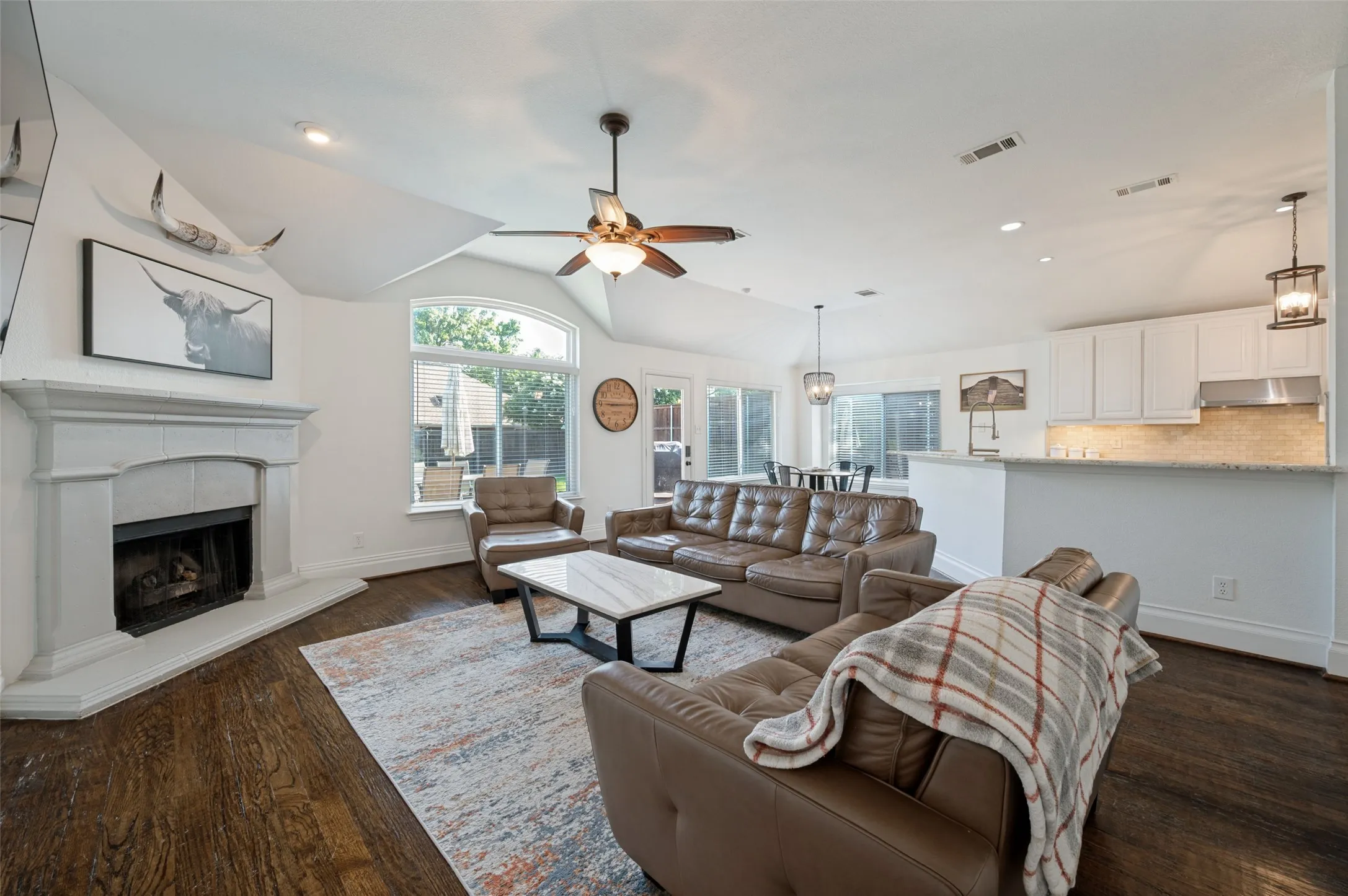 Single Family Residence For Sale in Collin County , 2830 Rosewood Boulevard, Mc Kinney, Texas 75071, 4 Bedroom, 2 Bathroom, 2 Garage spaces, 2,090 Sqft, built in 1998, mls#21324542, Real Estate Agent in Mc Kinney, Homes For Sale in Collin county, Homes For Sale in Mc Kinney, Realtor in Mc Kinney Texas, Real Estate Brokerage Independent Realty Texas, Luminita Cordes Realtor