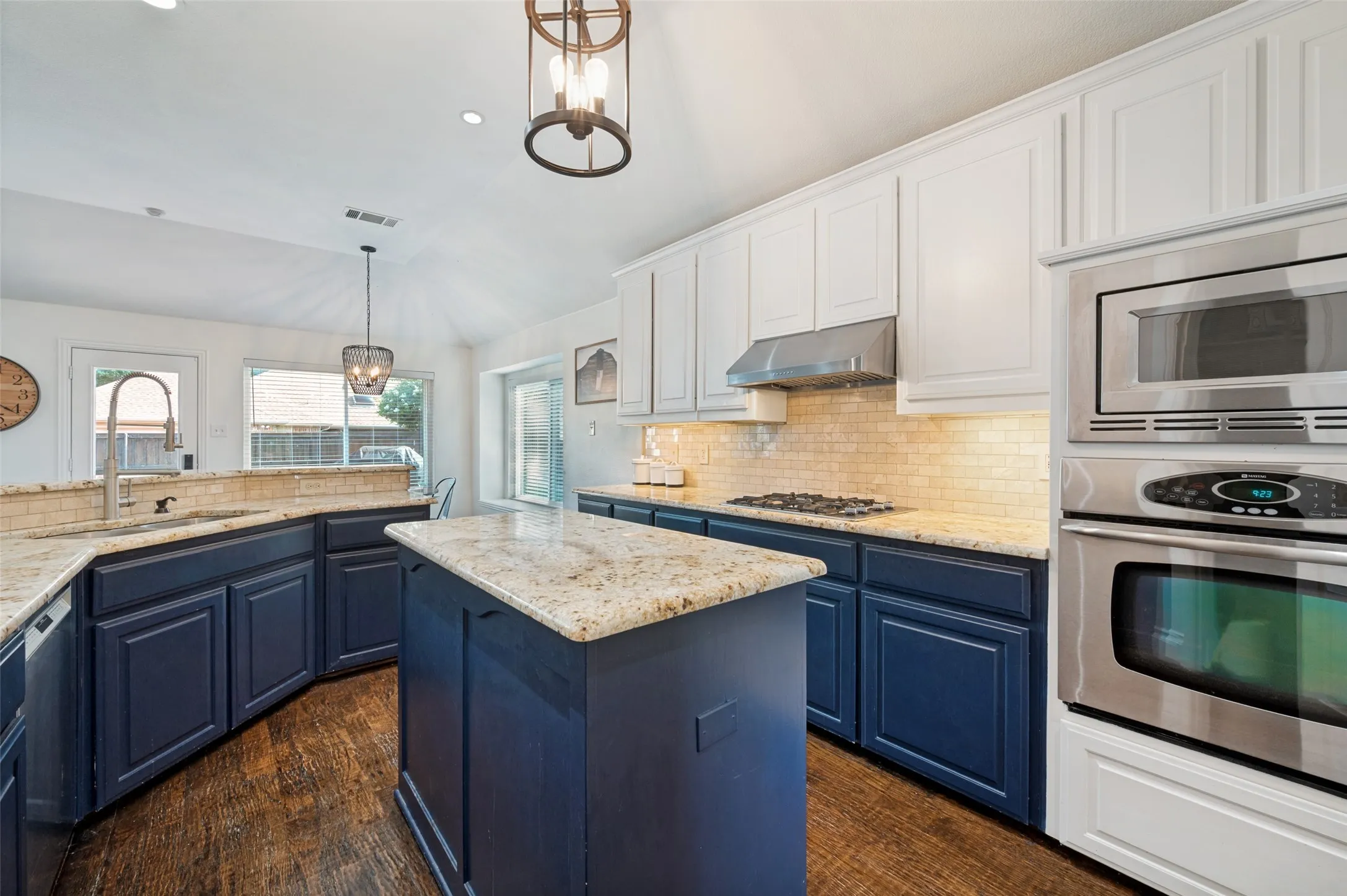 Single Family Residence For Sale in Collin County , 2830 Rosewood Boulevard, Mc Kinney, Texas 75071, 4 Bedroom, 2 Bathroom, 2 Garage spaces, 2,090 Sqft, built in 1998, mls#21324542, Real Estate Agent in Mc Kinney, Homes For Sale in Collin county, Homes For Sale in Mc Kinney, Realtor in Mc Kinney Texas, Real Estate Brokerage Independent Realty Texas, Luminita Cordes Realtor