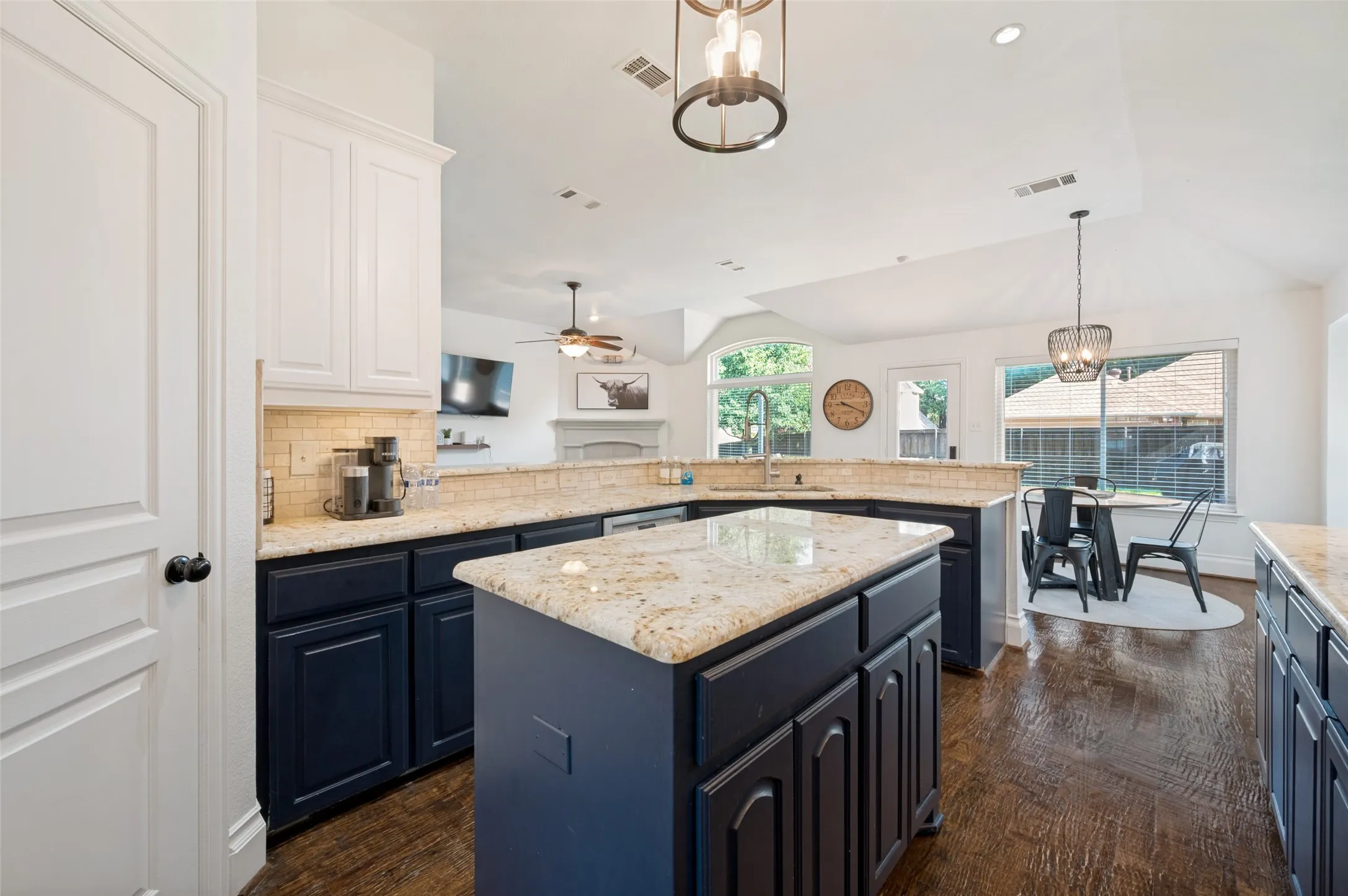 Single Family Residence For Sale in Collin County , 2830 Rosewood Boulevard, Mc Kinney, Texas 75071, 4 Bedroom, 2 Bathroom, 2 Garage spaces, 2,090 Sqft, built in 1998, mls#21324542, Real Estate Agent in Mc Kinney, Homes For Sale in Collin county, Homes For Sale in Mc Kinney, Realtor in Mc Kinney Texas, Real Estate Brokerage Independent Realty Texas, Luminita Cordes Realtor