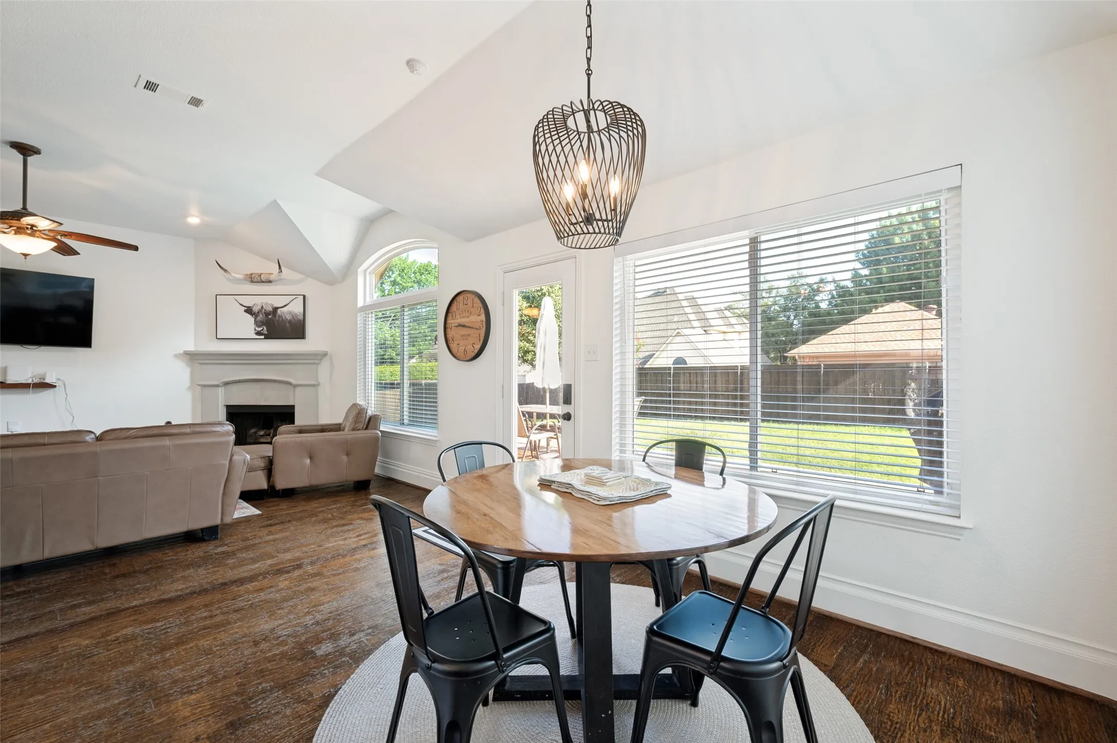 Single Family Residence For Sale in Collin County , 2830 Rosewood Boulevard, Mc Kinney, Texas 75071, 4 Bedroom, 2 Bathroom, 2 Garage spaces, 2,090 Sqft, built in 1998, mls#21324542, Real Estate Agent in Mc Kinney, Homes For Sale in Collin county, Homes For Sale in Mc Kinney, Realtor in Mc Kinney Texas, Real Estate Brokerage Independent Realty Texas, Luminita Cordes Realtor