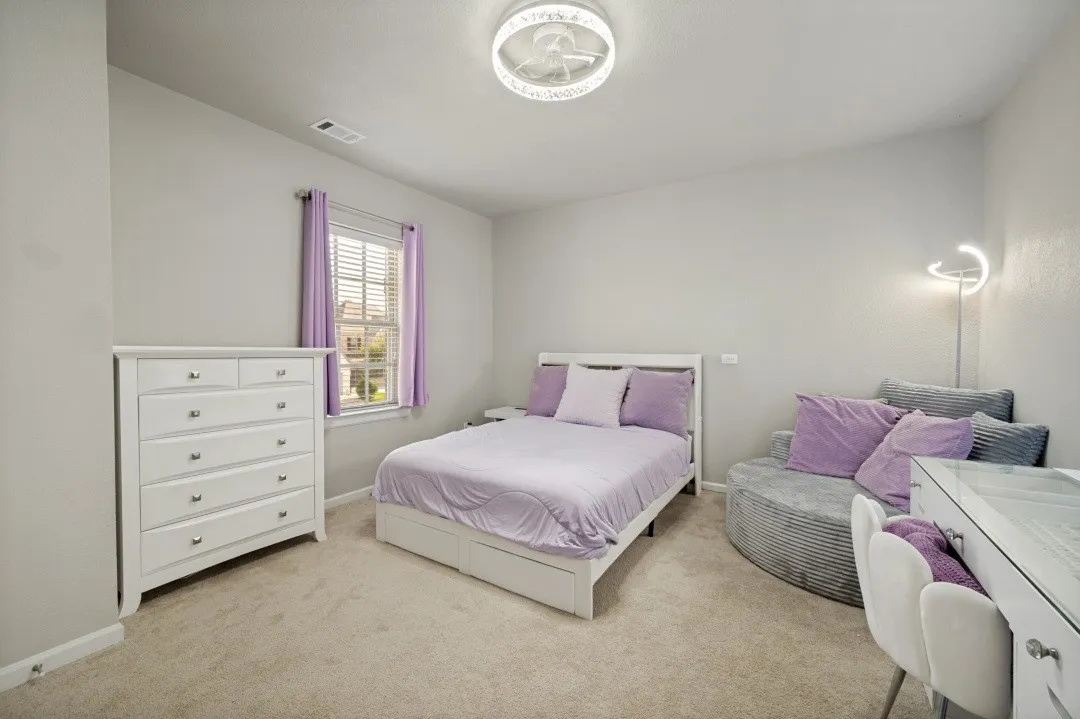 Bedroom room featuring a single window with blinds.