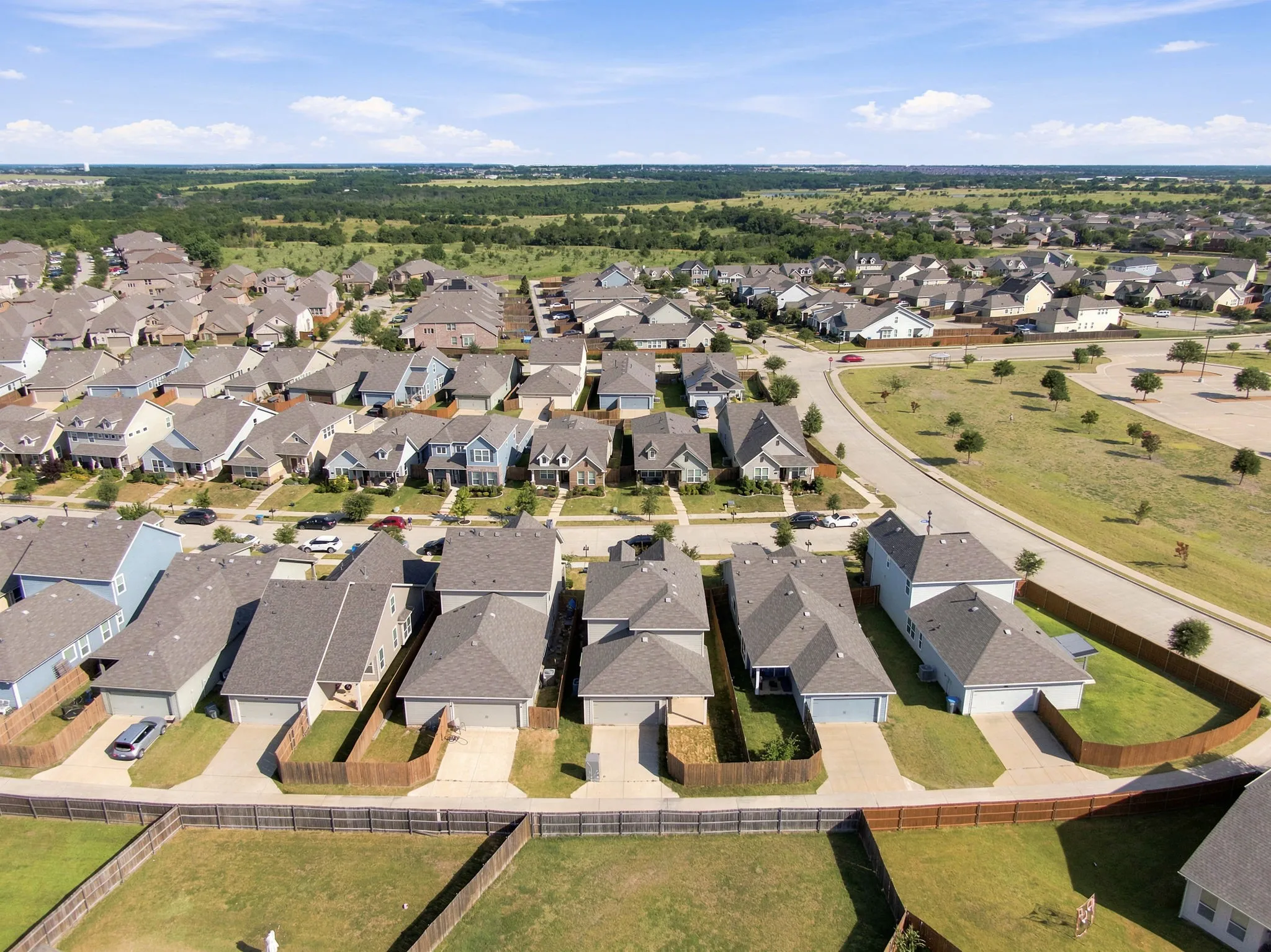 Single Family Residence For Sale in Kaufman County , 1994 Obsidian Trail, Forney, Texas 75126, 4 Bedroom, 3 Bathroom, 2 Garage spaces, 2,435 Sqft, built in 2018, mls#21324554, Real Estate Agent in Forney, Homes For Sale in Kaufman county, Homes For Sale in Forney, Realtor in Forney Texas, Real Estate Brokerage Independent Realty Texas, Luminita Cordes Realtor
