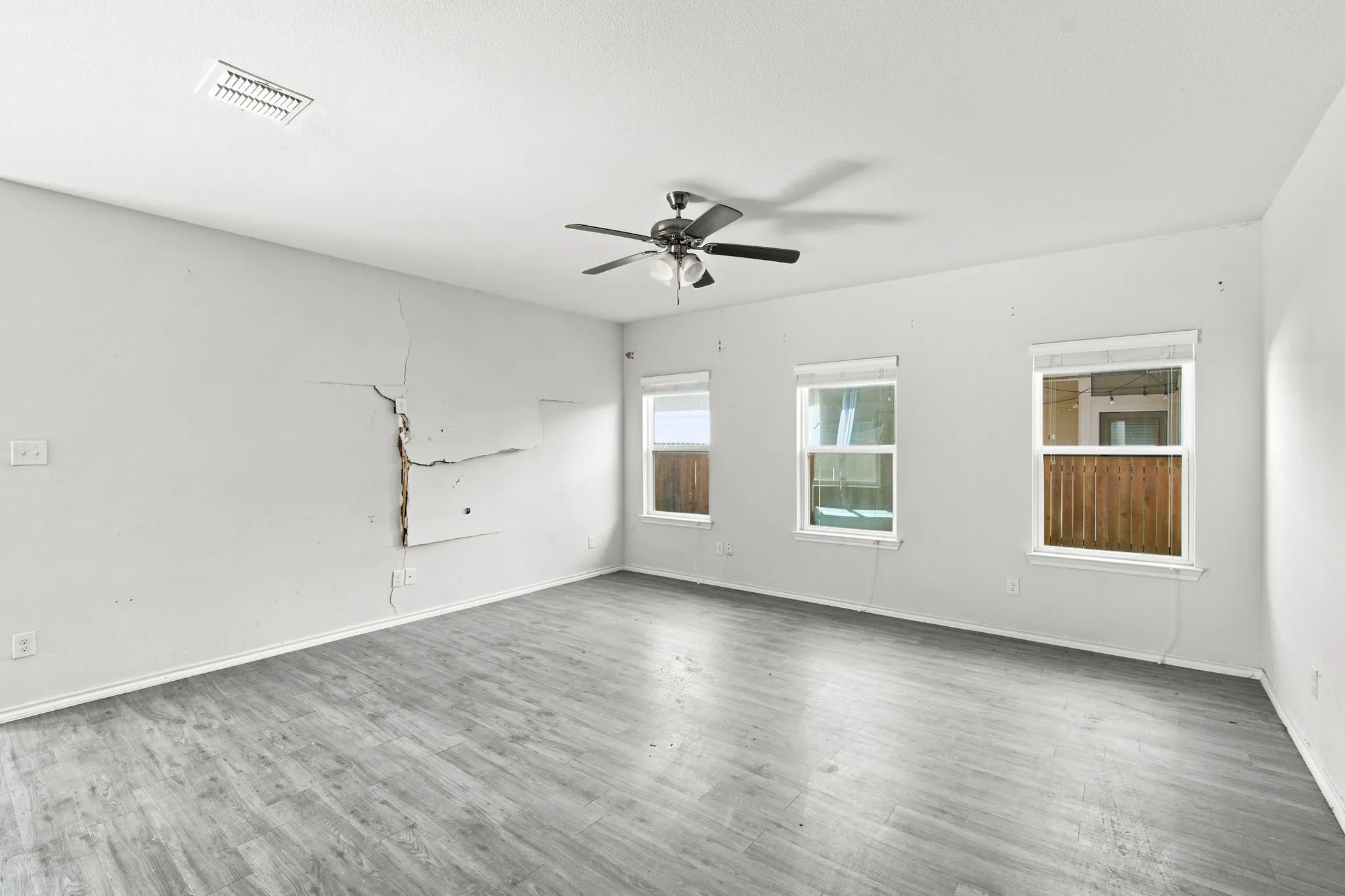 Single Family Residence For Sale in Kaufman County , 1994 Obsidian Trail, Forney, Texas 75126, 4 Bedroom, 3 Bathroom, 2 Garage spaces, 2,435 Sqft, built in 2018, mls#21324554, Real Estate Agent in Forney, Homes For Sale in Kaufman county, Homes For Sale in Forney, Realtor in Forney Texas, Real Estate Brokerage Independent Realty Texas, Luminita Cordes Realtor