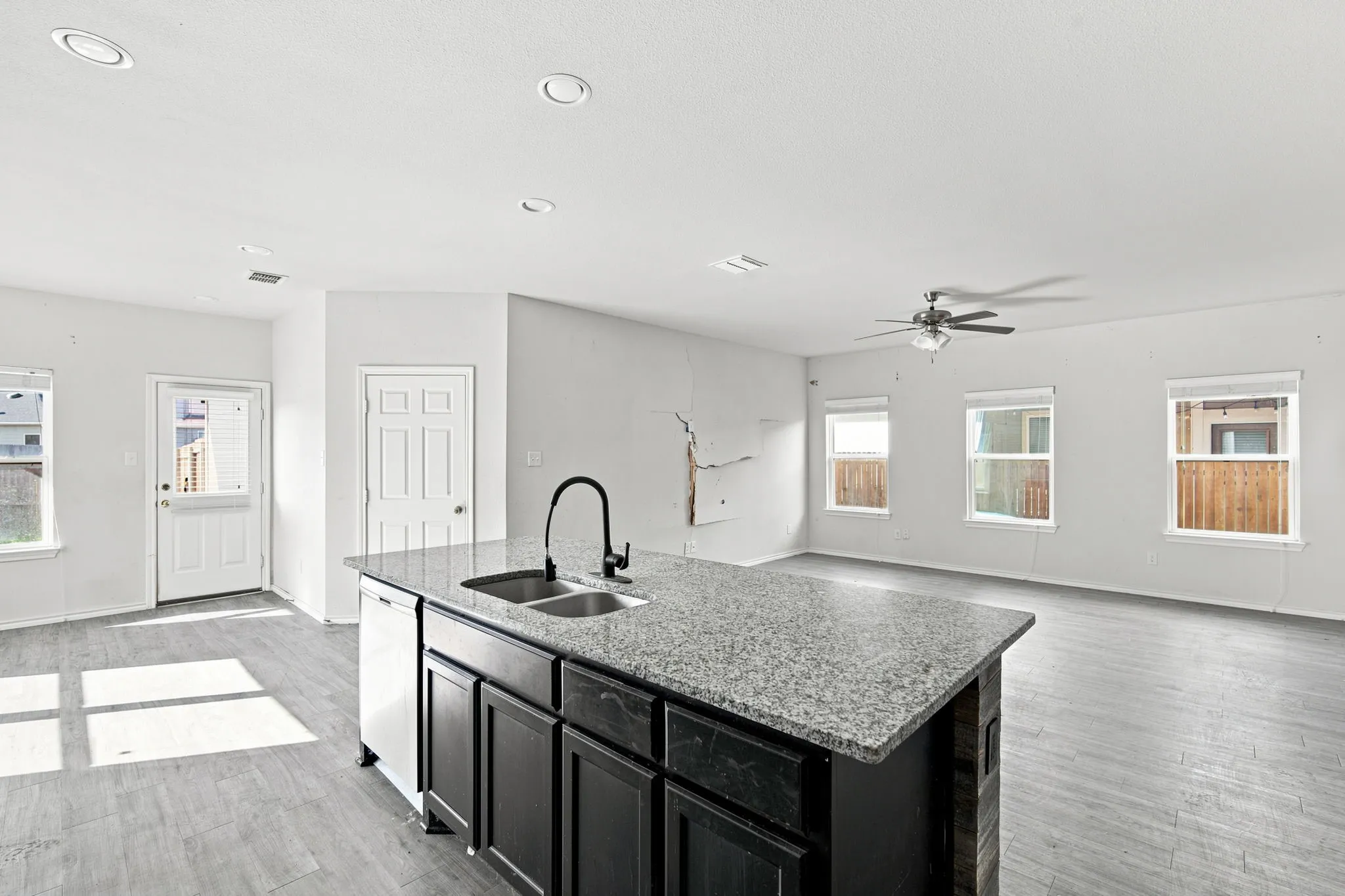 Single Family Residence For Sale in Kaufman County , 1994 Obsidian Trail, Forney, Texas 75126, 4 Bedroom, 3 Bathroom, 2 Garage spaces, 2,435 Sqft, built in 2018, mls#21324554, Real Estate Agent in Forney, Homes For Sale in Kaufman county, Homes For Sale in Forney, Realtor in Forney Texas, Real Estate Brokerage Independent Realty Texas, Luminita Cordes Realtor