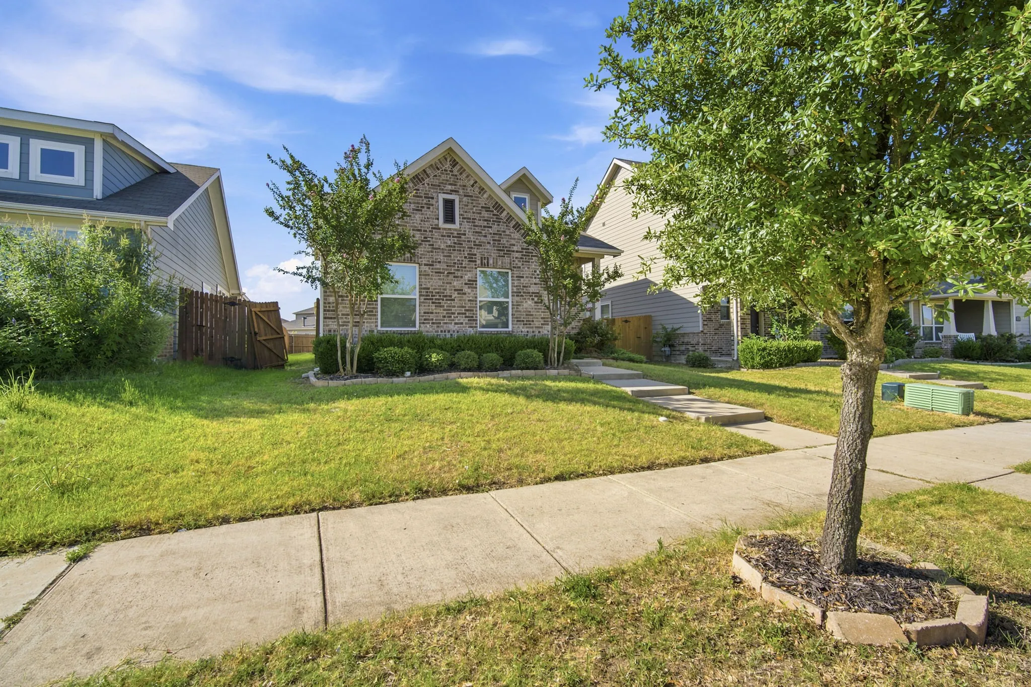 Single Family Residence For Sale in Kaufman County , 1994 Obsidian Trail, Forney, Texas 75126, 4 Bedroom, 3 Bathroom, 2 Garage spaces, 2,435 Sqft, built in 2018, mls#21324554, Real Estate Agent in Forney, Homes For Sale in Kaufman county, Homes For Sale in Forney, Realtor in Forney Texas, Real Estate Brokerage Independent Realty Texas, Luminita Cordes Realtor