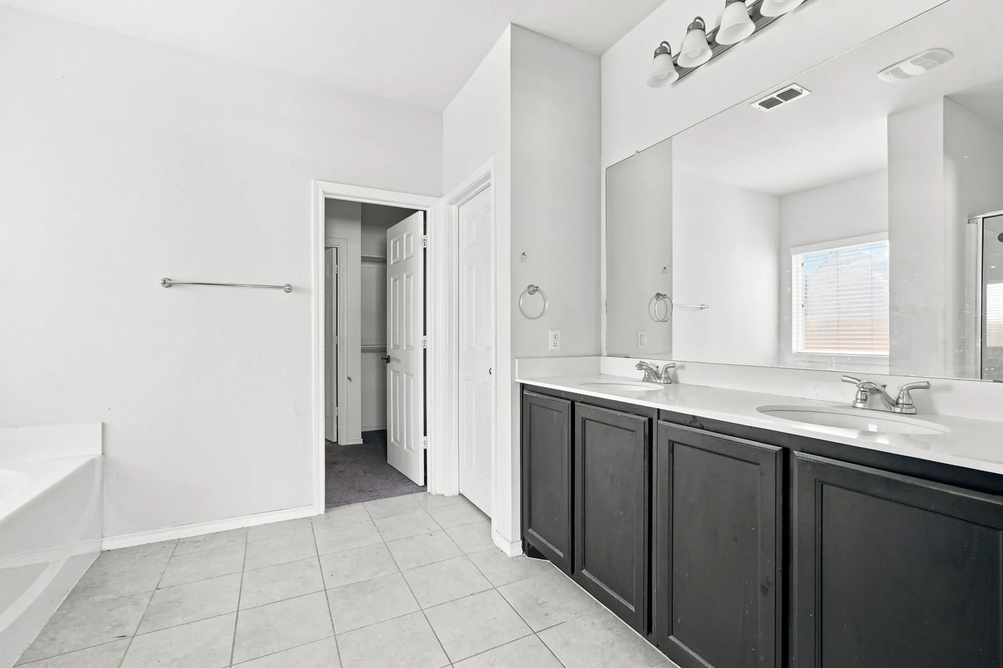 Single Family Residence For Sale in Kaufman County , 1994 Obsidian Trail, Forney, Texas 75126, 4 Bedroom, 3 Bathroom, 2 Garage spaces, 2,435 Sqft, built in 2018, mls#21324554, Real Estate Agent in Forney, Homes For Sale in Kaufman county, Homes For Sale in Forney, Realtor in Forney Texas, Real Estate Brokerage Independent Realty Texas, Luminita Cordes Realtor