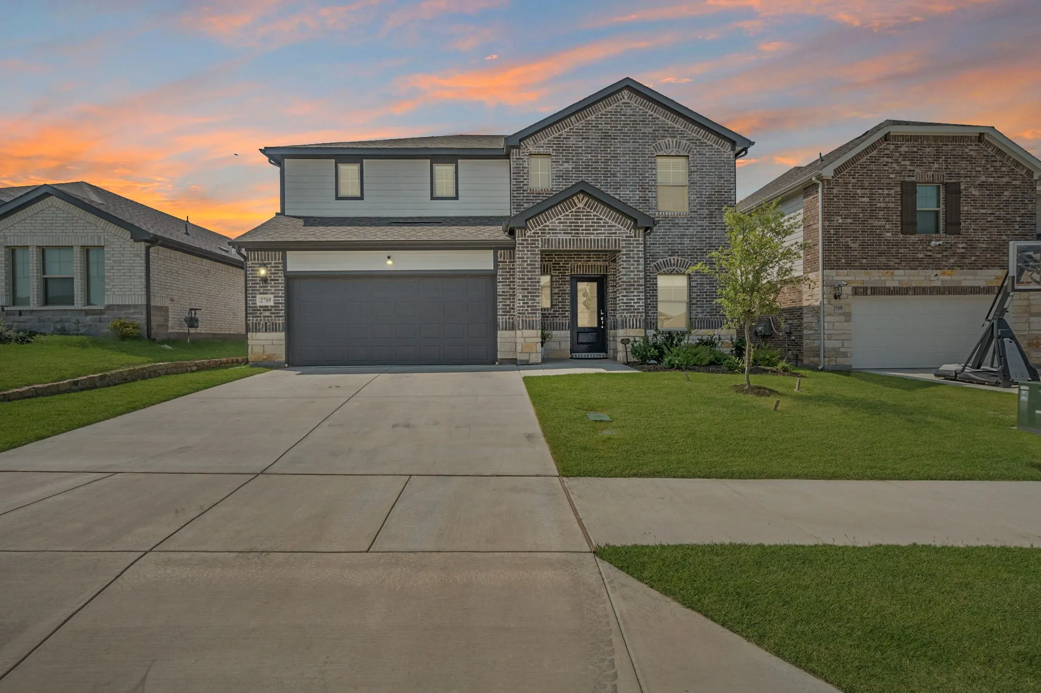 Single Family Residence For Sale in Tarrant County , 2705 Lopice Lane, Fort Worth, Texas 76179, 3 Bedroom, 3 Bathroom, 2 Garage spaces, 2,132 Sqft, built in 2024, mls#21318804, Real Estate Agent in Fort Worth, Homes For Sale in Tarrant county, Homes For Sale in Fort Worth, Realtor in Fort Worth Texas, Real Estate Brokerage Independent Realty Texas, Luminita Cordes Realtor