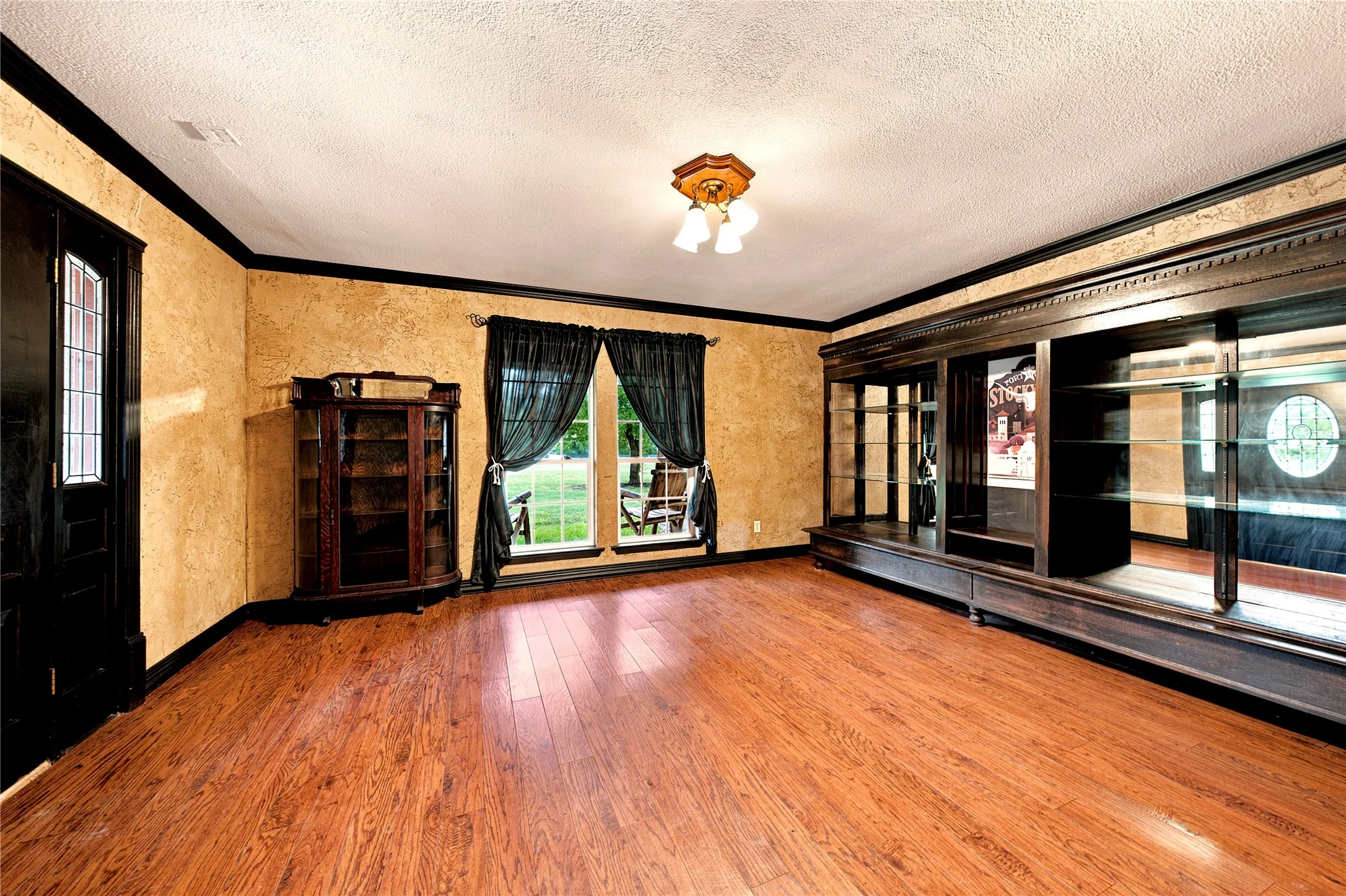 Large entry room