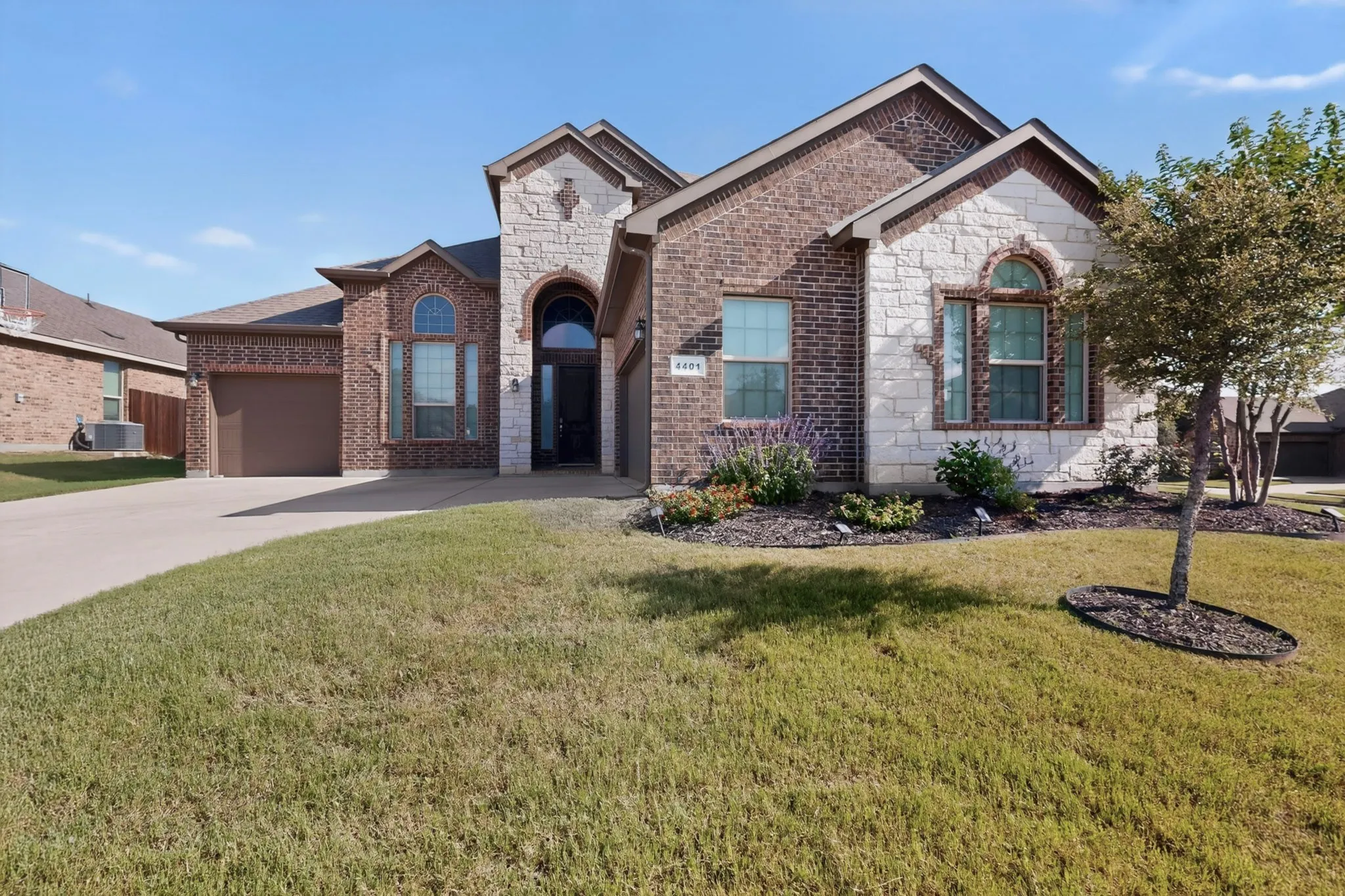 Single Family Residence For Sale in Tarrant County , 4401 Tall Meadow Court, Arlington, Texas 76001, 4 Bedroom, 4 Bathroom, 3 Garage spaces, 2,868 Sqft, built in 2020, Price $525,000, mls#21324563, Real Estate Agent in Arlington, Homes For Sale in Tarrant county, Homes For Sale in Arlington, Realtor in Arlington Texas, Real Estate Brokerage Independent Realty Texas, Luminita Cordes Realtor