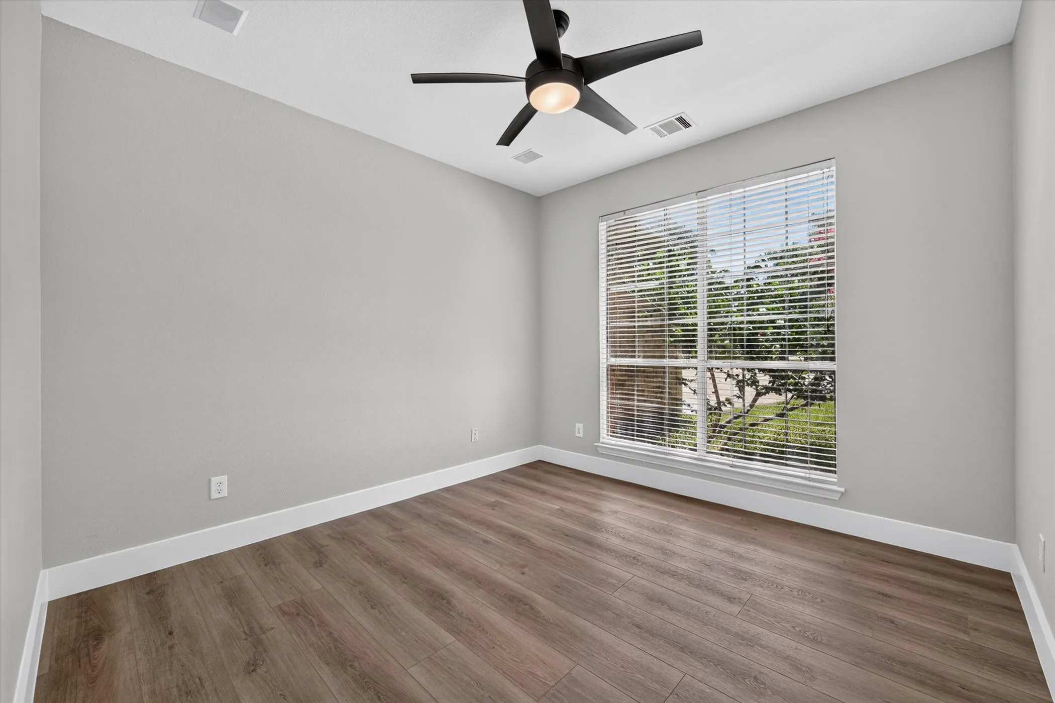 Single Family Residence For Sale in Denton County , 3317 Furlong Court, Flower Mound, Texas 75022, 4 Bedroom, 3 Bathroom, 2 Garage spaces, 3,074 Sqft, built in 1995, mls#21319666, Real Estate Agent in Flower Mound, Homes For Sale in Denton county, Homes For Sale in Flower Mound, Realtor in Flower Mound Texas, Real Estate Brokerage Independent Realty Texas, Luminita Cordes Realtor