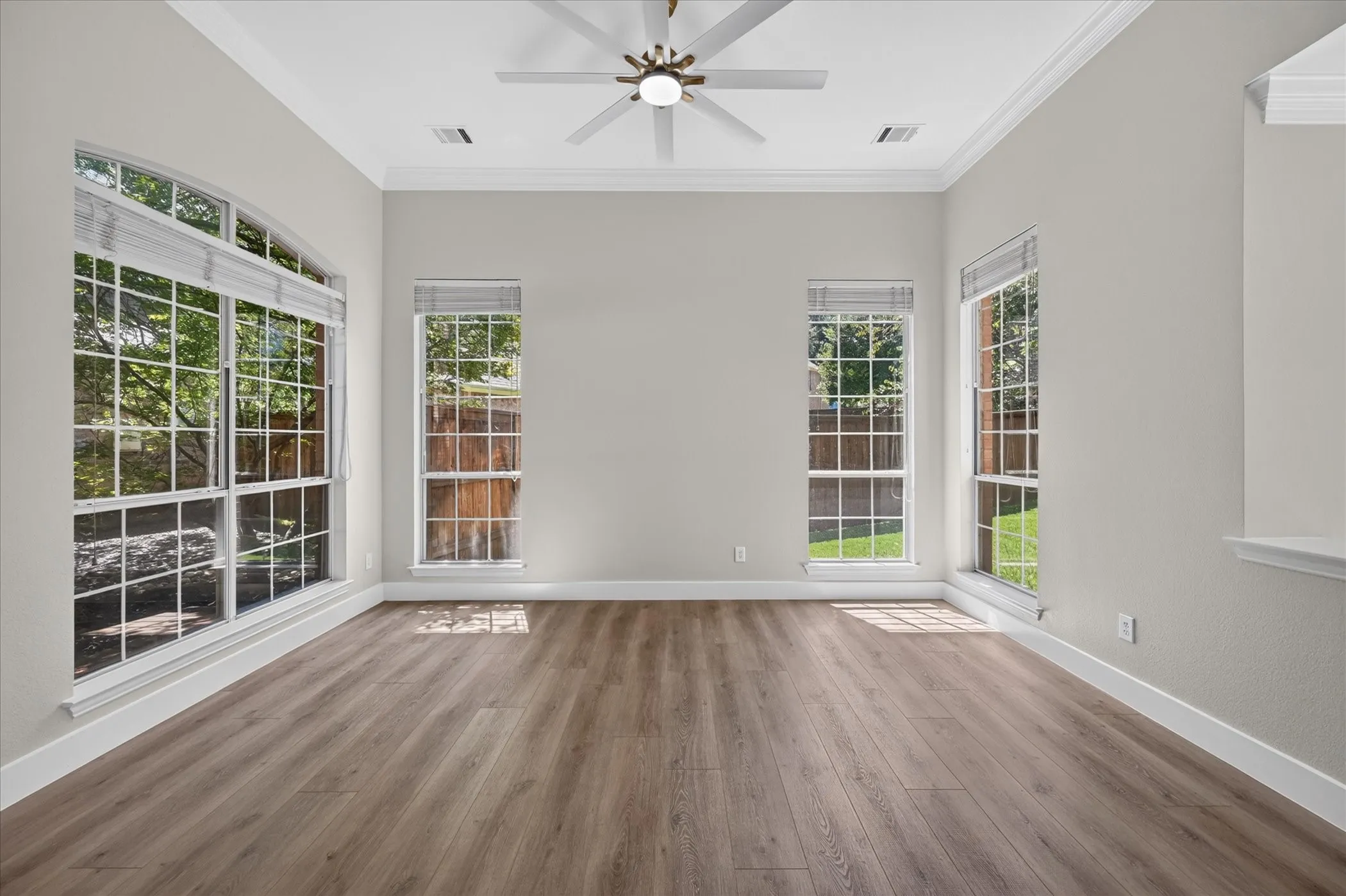 Single Family Residence For Sale in Denton County , 3317 Furlong Court, Flower Mound, Texas 75022, 4 Bedroom, 3 Bathroom, 2 Garage spaces, 3,074 Sqft, built in 1995, mls#21319666, Real Estate Agent in Flower Mound, Homes For Sale in Denton county, Homes For Sale in Flower Mound, Realtor in Flower Mound Texas, Real Estate Brokerage Independent Realty Texas, Luminita Cordes Realtor
