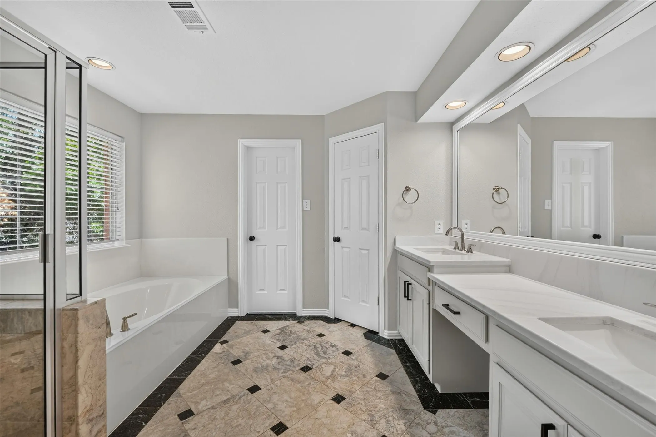 Single Family Residence For Sale in Denton County , 3317 Furlong Court, Flower Mound, Texas 75022, 4 Bedroom, 3 Bathroom, 2 Garage spaces, 3,074 Sqft, built in 1995, mls#21319666, Real Estate Agent in Flower Mound, Homes For Sale in Denton county, Homes For Sale in Flower Mound, Realtor in Flower Mound Texas, Real Estate Brokerage Independent Realty Texas, Luminita Cordes Realtor