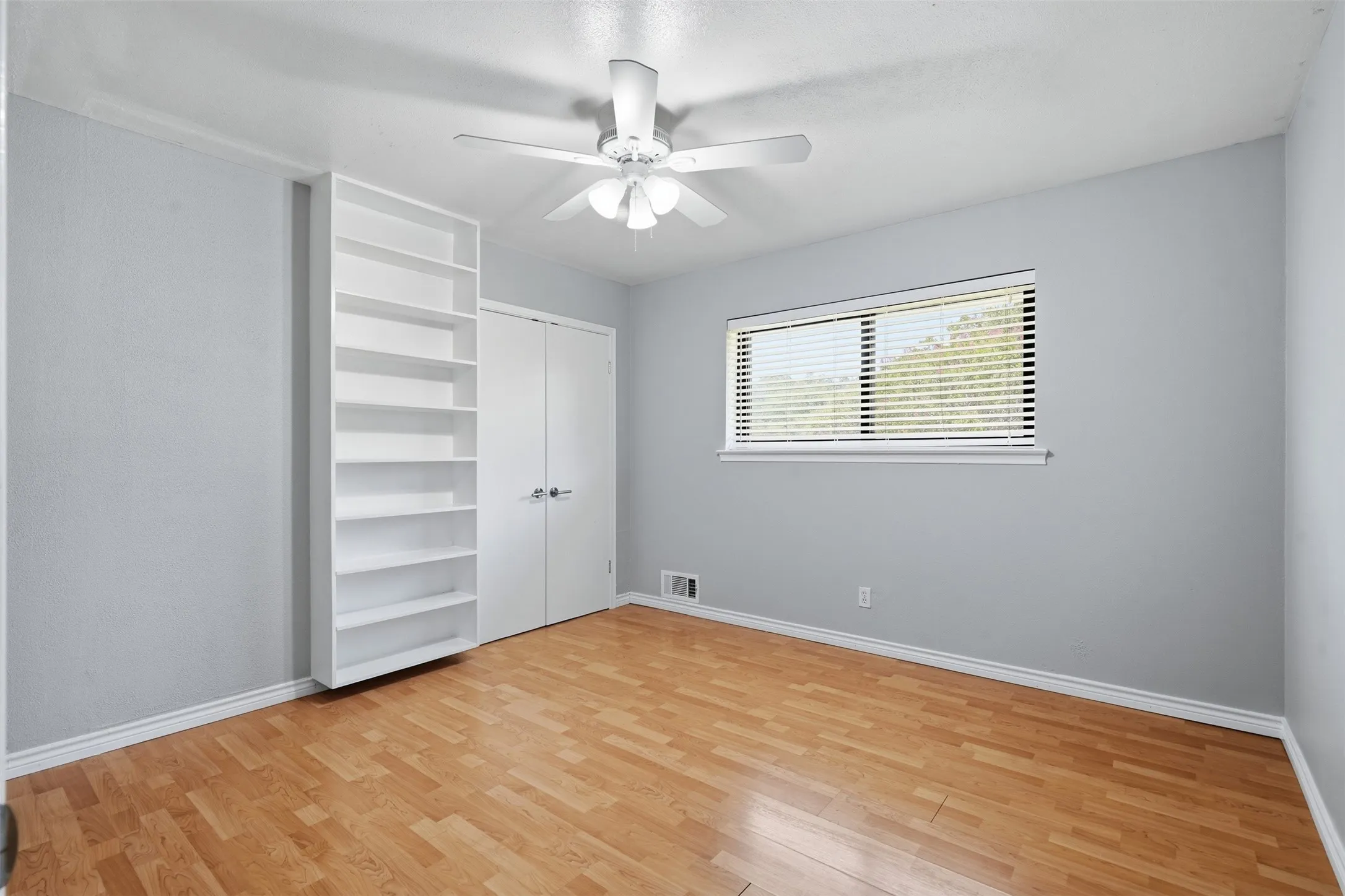 Single Family Residence For Sale in Dallas County , 1613 Iroquois Drive, Garland, Texas 75043, 4 Bedroom, 3 Bathroom, 2 Garage spaces, 2,910 Sqft, built in 1967, mls#21320819, Real Estate Agent in Garland, Homes For Sale in Dallas county, Homes For Sale in Garland, Realtor in Garland Texas, Real Estate Brokerage Independent Realty Texas, Luminita Cordes Realtor