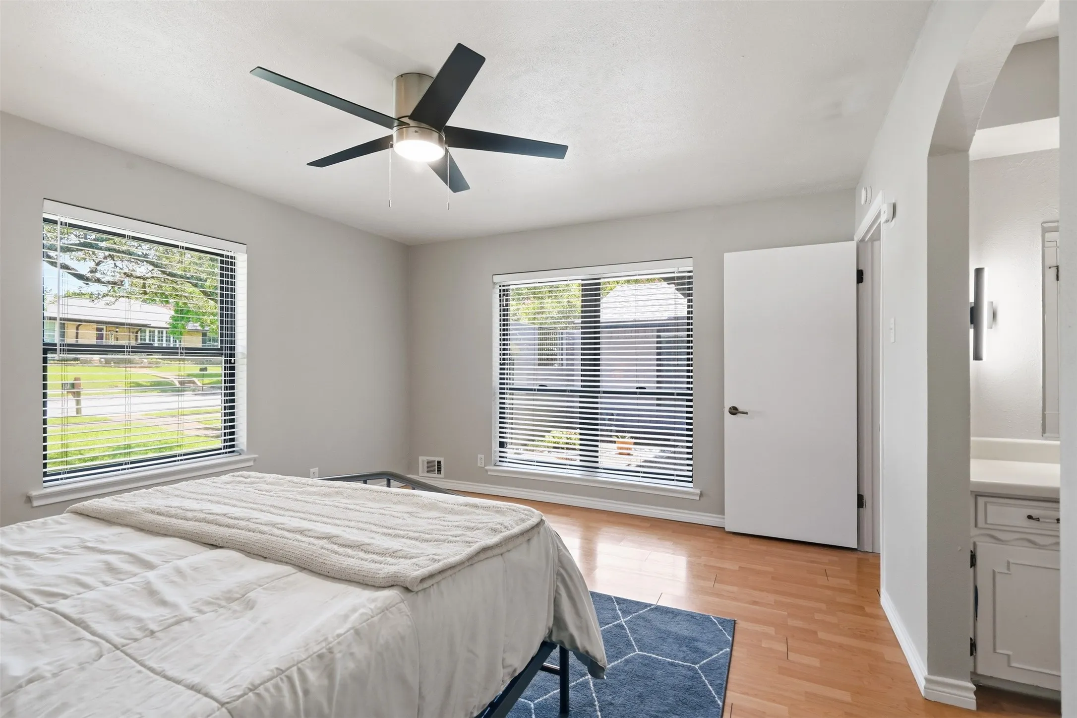 Single Family Residence For Sale in Dallas County , 1613 Iroquois Drive, Garland, Texas 75043, 4 Bedroom, 3 Bathroom, 2 Garage spaces, 2,910 Sqft, built in 1967, mls#21320819, Real Estate Agent in Garland, Homes For Sale in Dallas county, Homes For Sale in Garland, Realtor in Garland Texas, Real Estate Brokerage Independent Realty Texas, Luminita Cordes Realtor