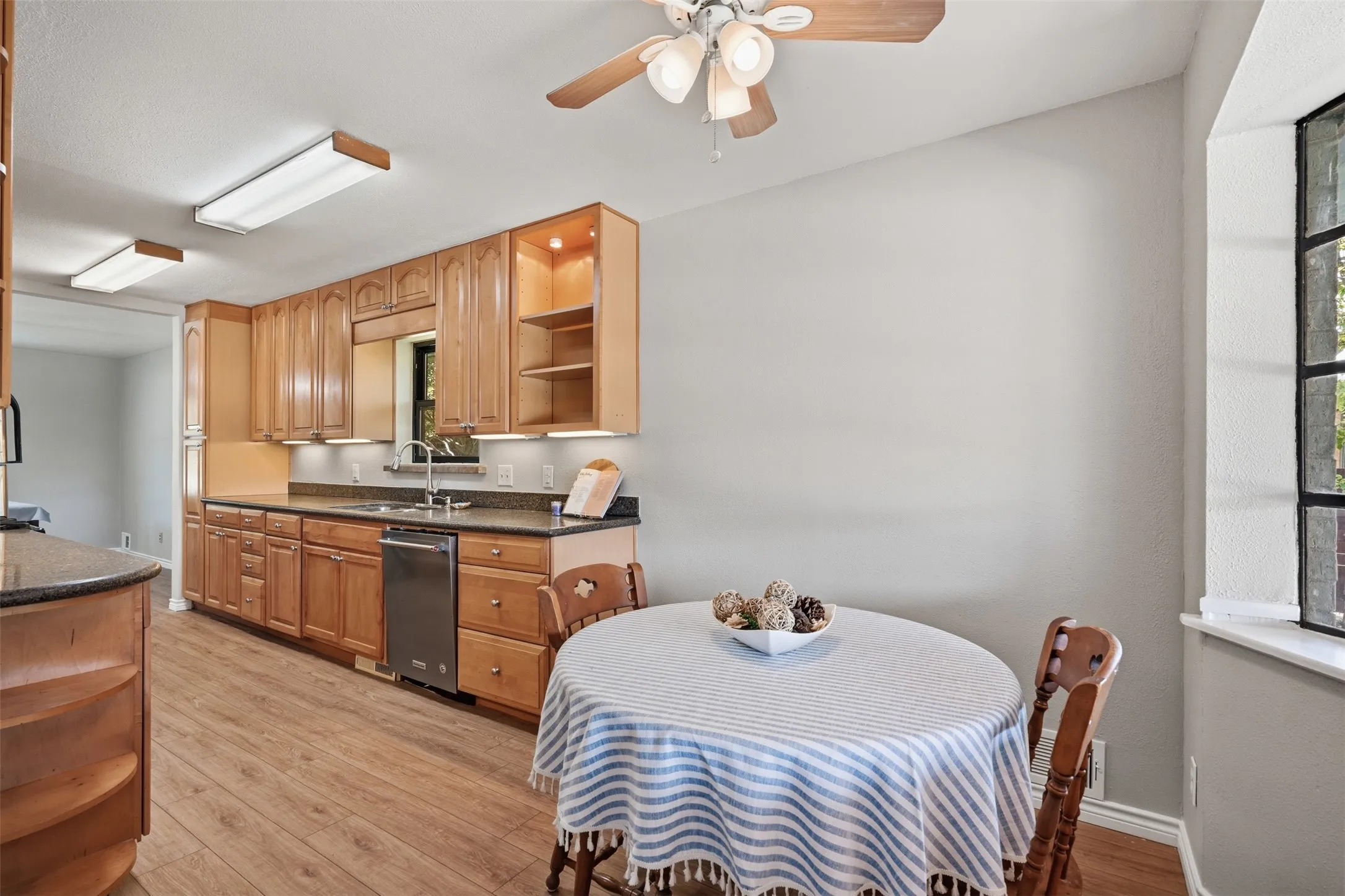 Single Family Residence For Sale in Dallas County , 1613 Iroquois Drive, Garland, Texas 75043, 4 Bedroom, 3 Bathroom, 2 Garage spaces, 2,910 Sqft, built in 1967, mls#21320819, Real Estate Agent in Garland, Homes For Sale in Dallas county, Homes For Sale in Garland, Realtor in Garland Texas, Real Estate Brokerage Independent Realty Texas, Luminita Cordes Realtor