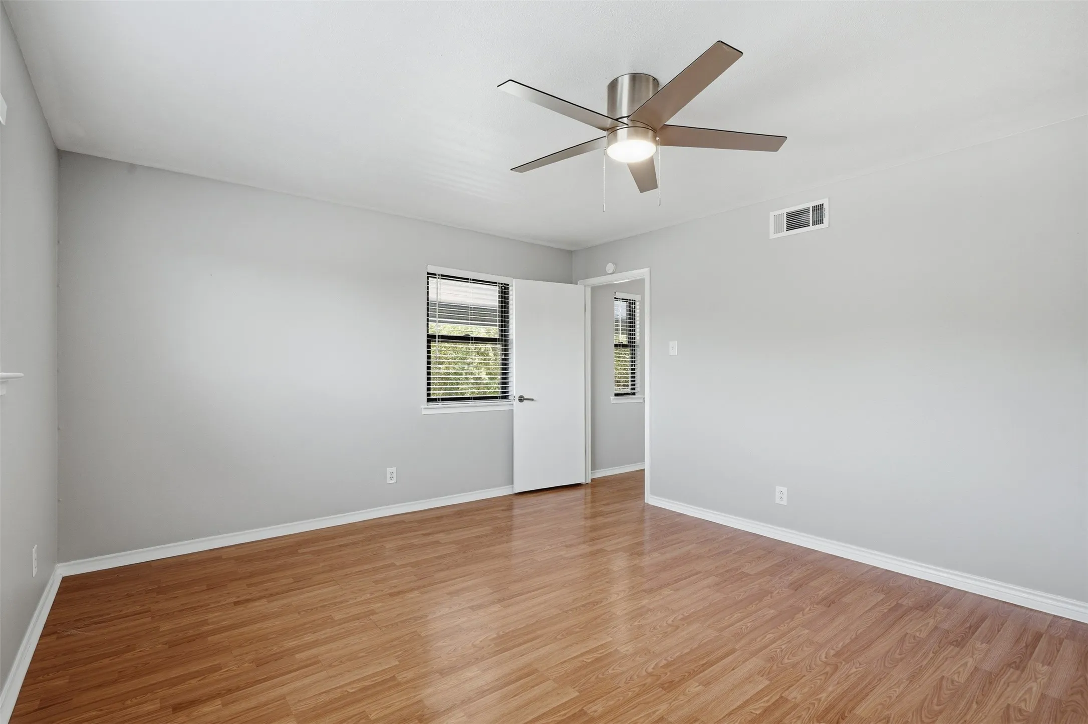Single Family Residence For Sale in Dallas County , 1613 Iroquois Drive, Garland, Texas 75043, 4 Bedroom, 3 Bathroom, 2 Garage spaces, 2,910 Sqft, built in 1967, mls#21320819, Real Estate Agent in Garland, Homes For Sale in Dallas county, Homes For Sale in Garland, Realtor in Garland Texas, Real Estate Brokerage Independent Realty Texas, Luminita Cordes Realtor