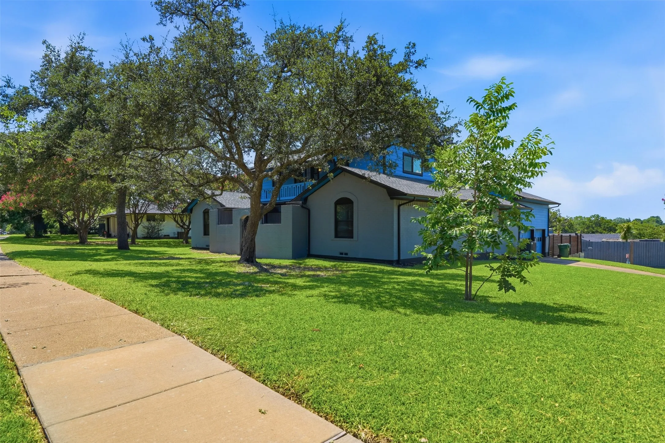Single Family Residence For Sale in Dallas County , 1613 Iroquois Drive, Garland, Texas 75043, 4 Bedroom, 3 Bathroom, 2 Garage spaces, 2,910 Sqft, built in 1967, mls#21320819, Real Estate Agent in Garland, Homes For Sale in Dallas county, Homes For Sale in Garland, Realtor in Garland Texas, Real Estate Brokerage Independent Realty Texas, Luminita Cordes Realtor